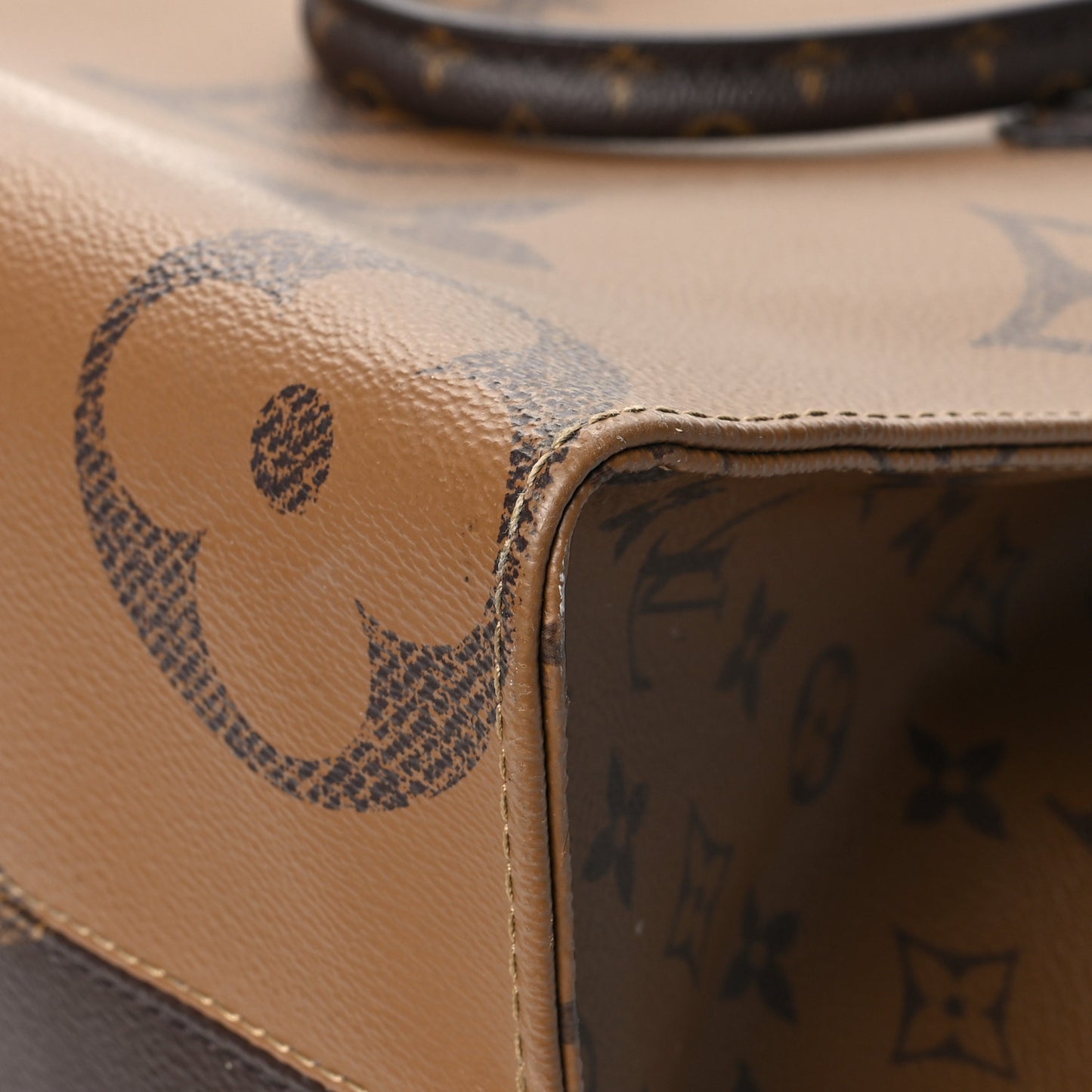 Reverse Monogram Giant Onthego MM