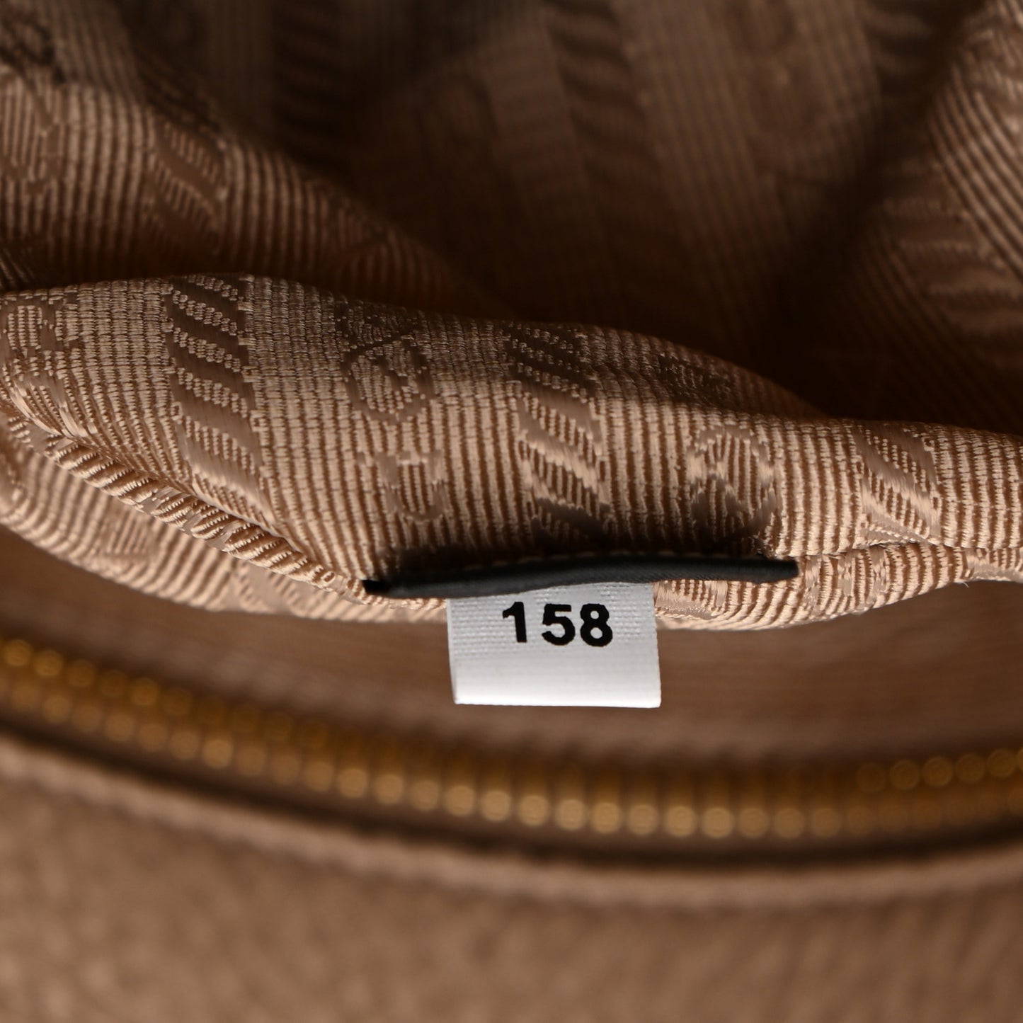 Vitello Daino Shopping Tote Cammeo