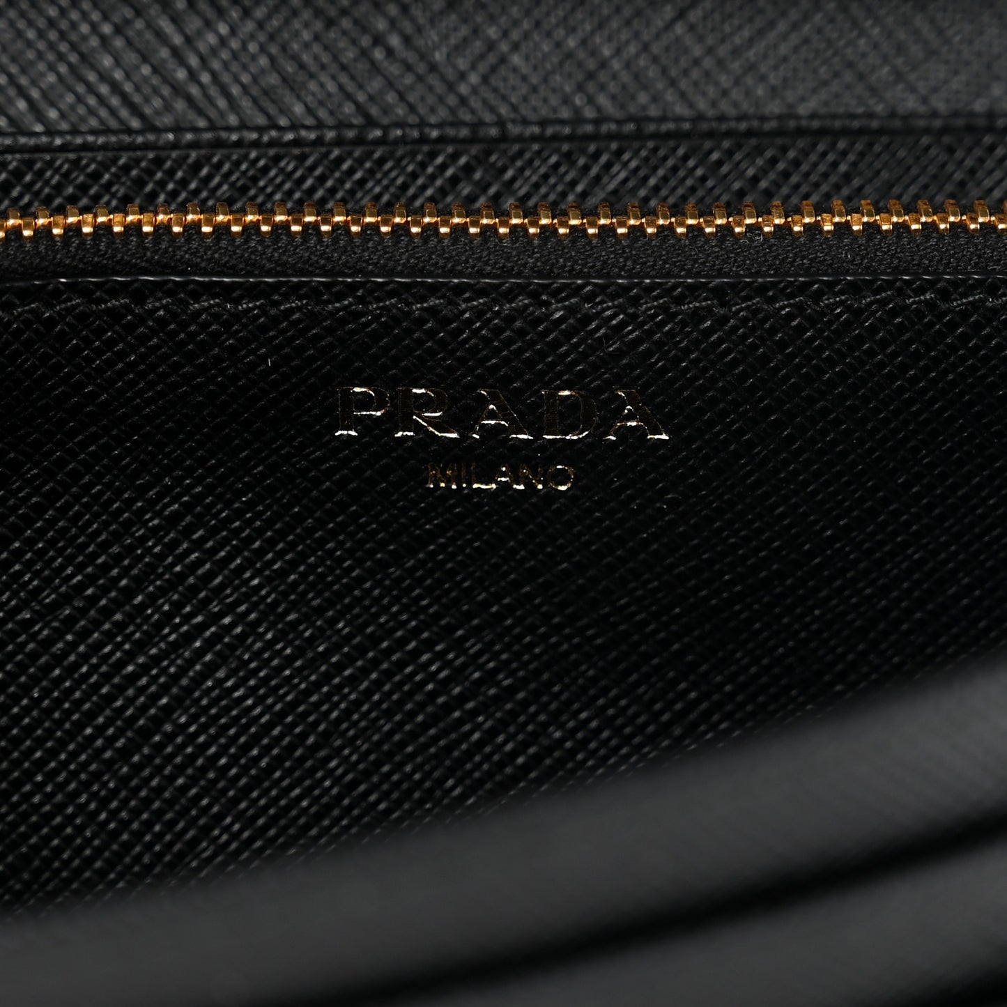 Saffiano Wallet on Chain Black
