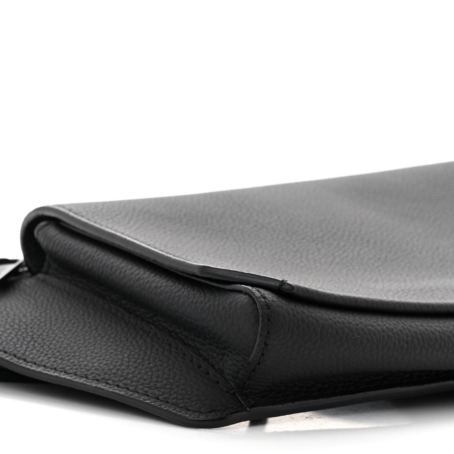 Grained Calfskin Aerogram Takeoff Sling Black