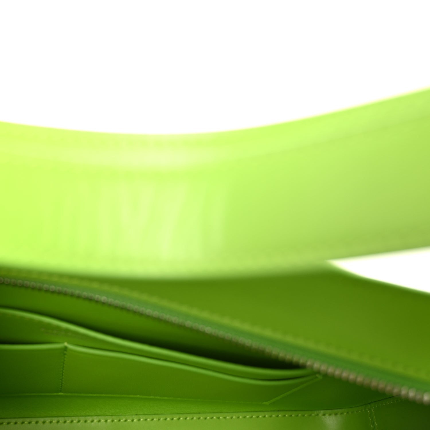 Burberry Smooth Calfskin Medium TB Shoulder Bag Brilliant Green 4 of 8