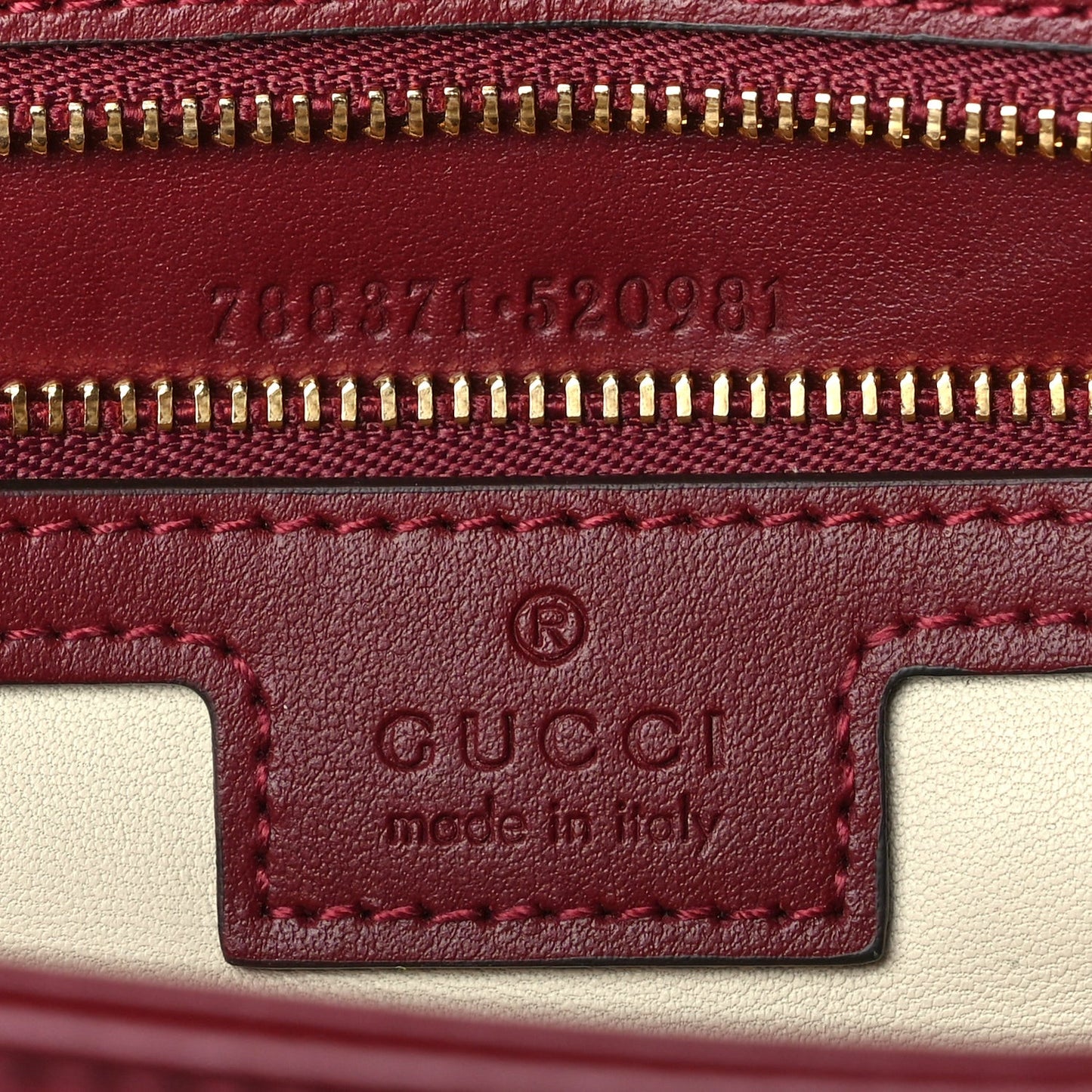 Calfskin Matelasse Large Horizontal GG Marmont Shoulder Bag  Rosso Ancora