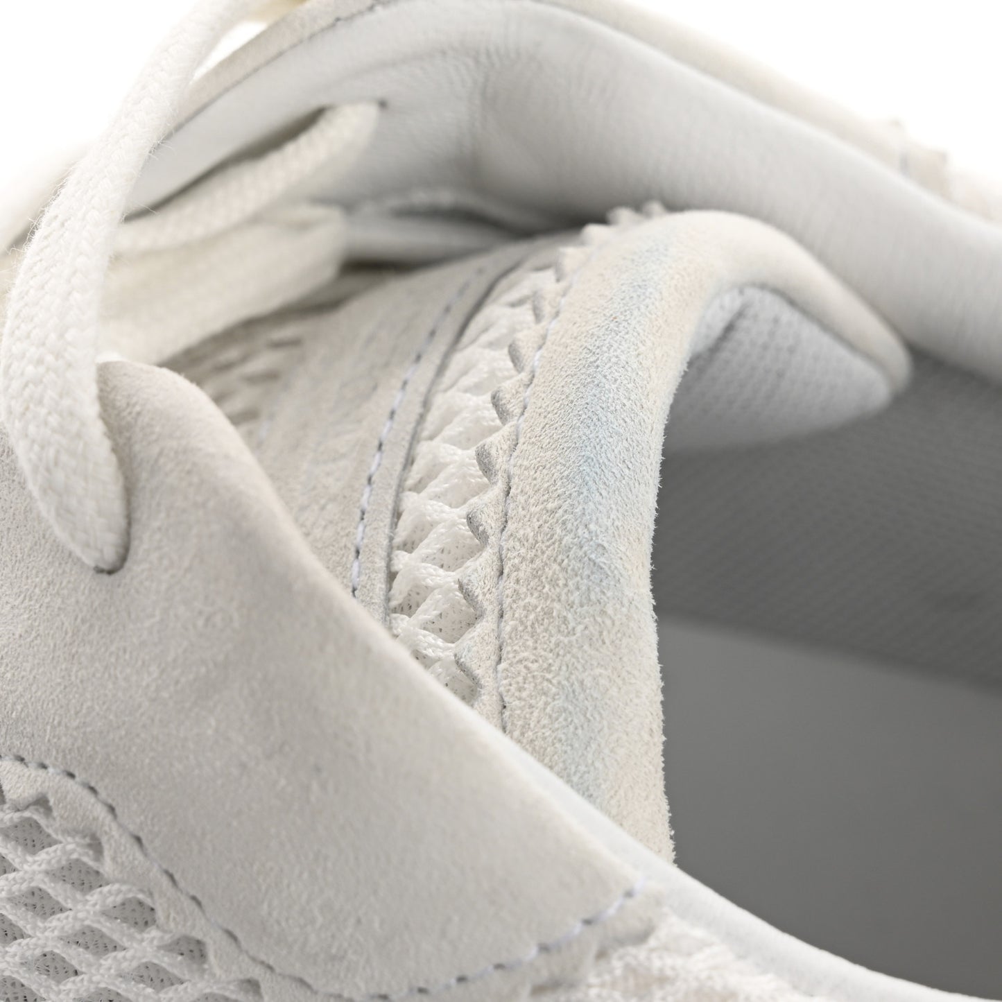 Air Mesh Suede Goatskin Bouncing Sneakers 39 White Black