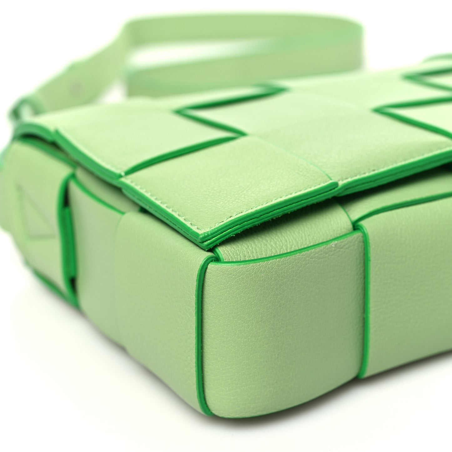 Grained Calfskin Maxi Intrecciato Cassette Crossbody Bag Pistachio