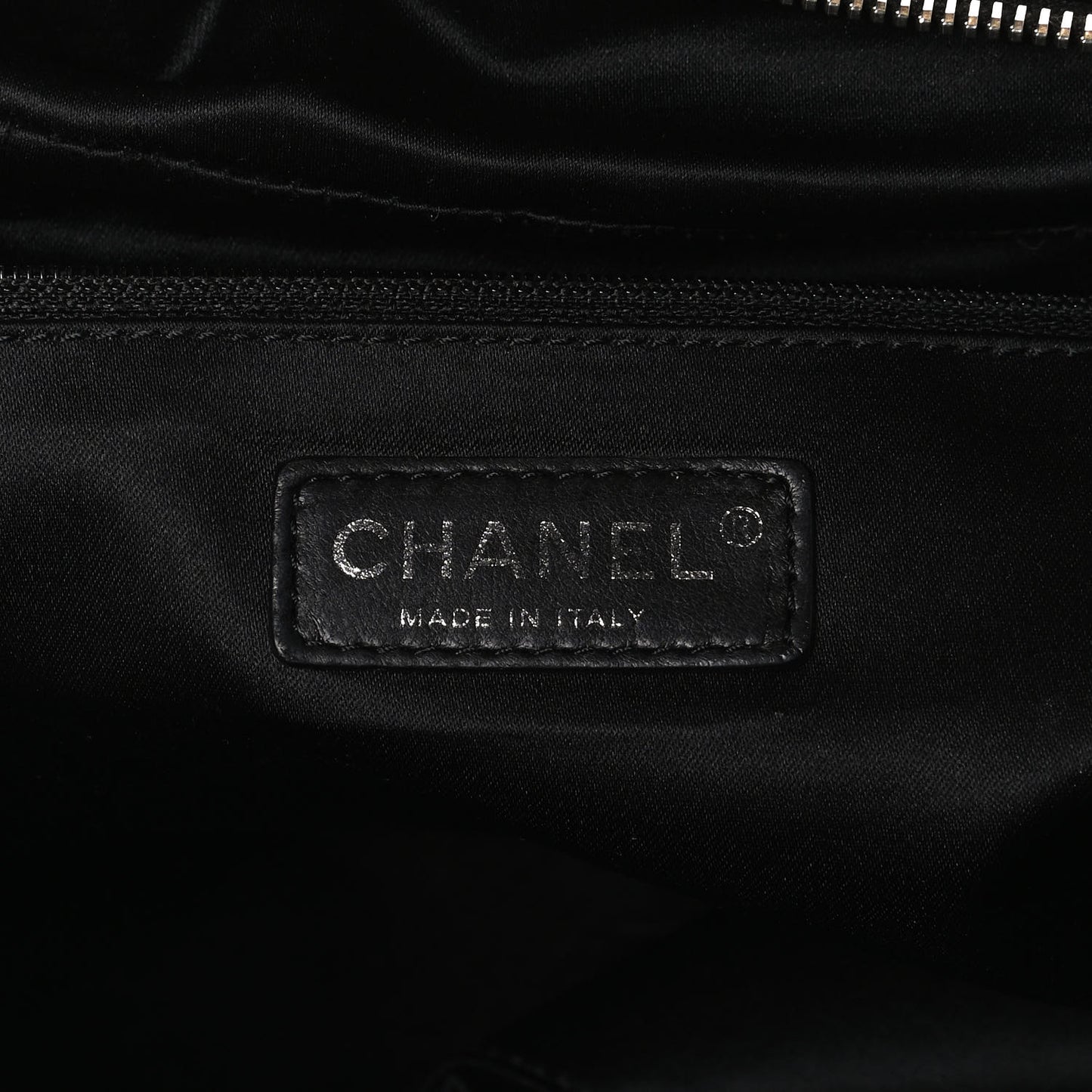 Lambskin Quilted Medium Chain Around Tote Black