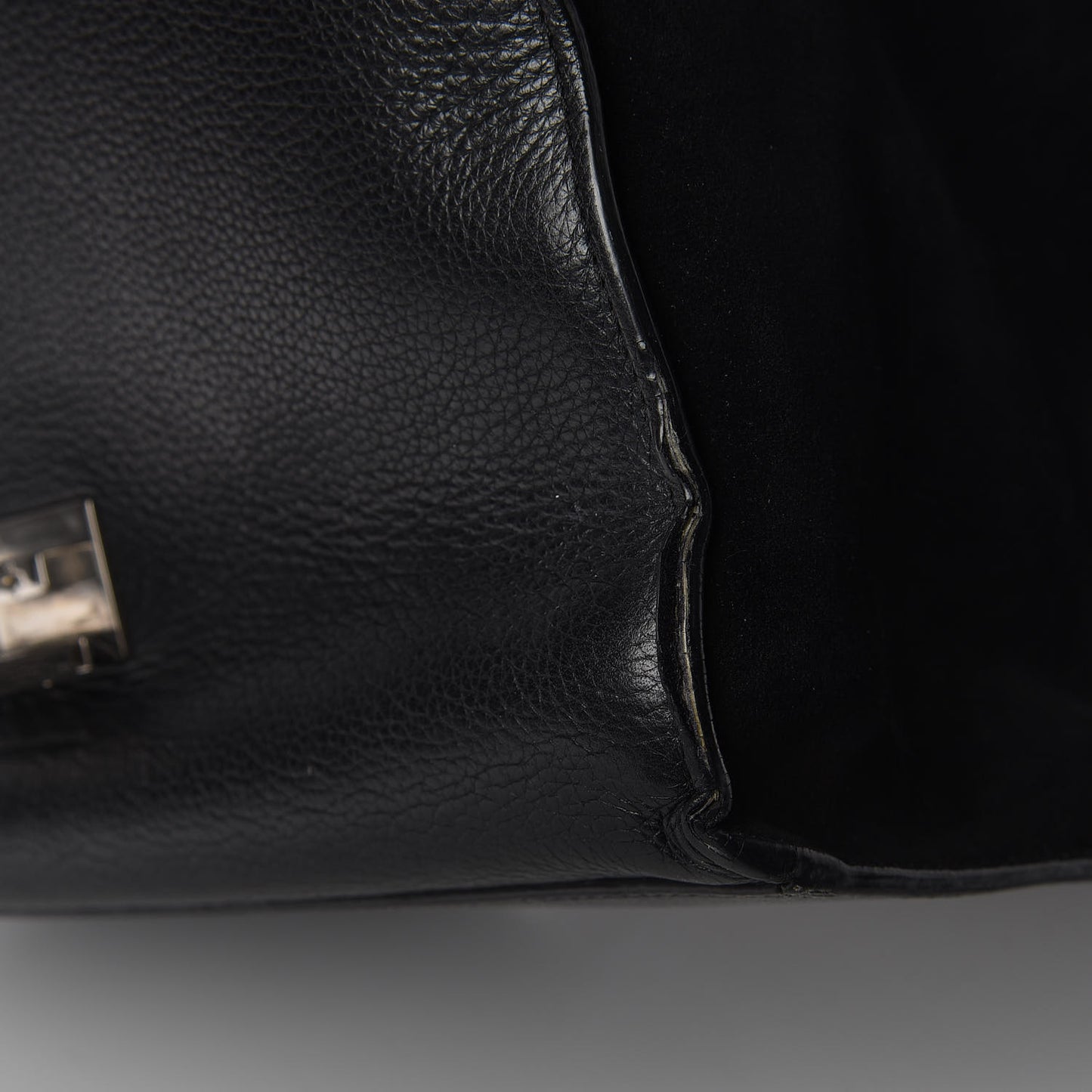 Drummed Calfskin Suede Large Trapeze Black