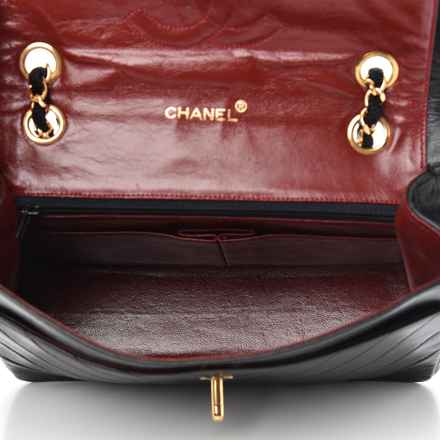 Lambskin Chevron Quilted Medium Single Flap Black