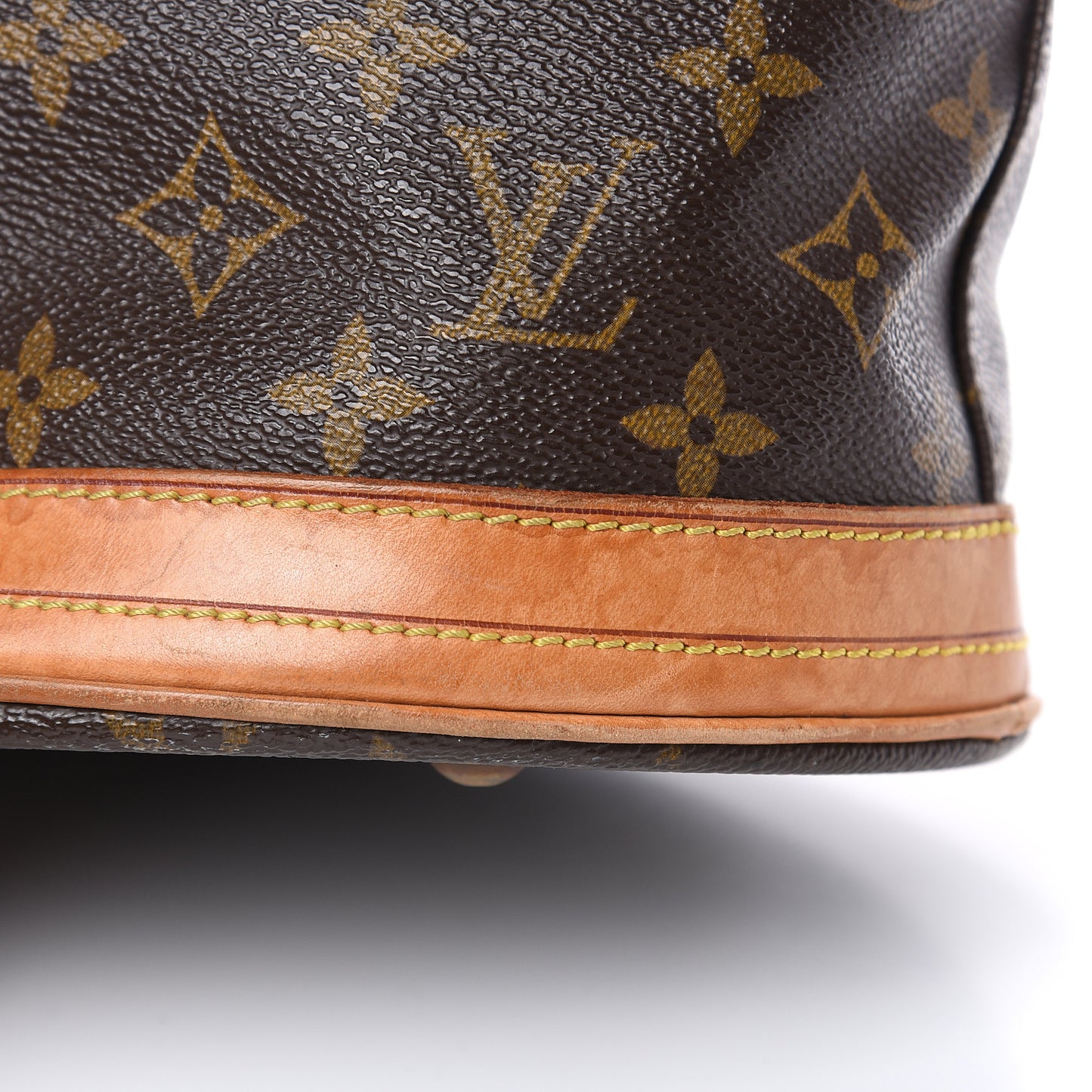 Monogram Petit Bucket 23