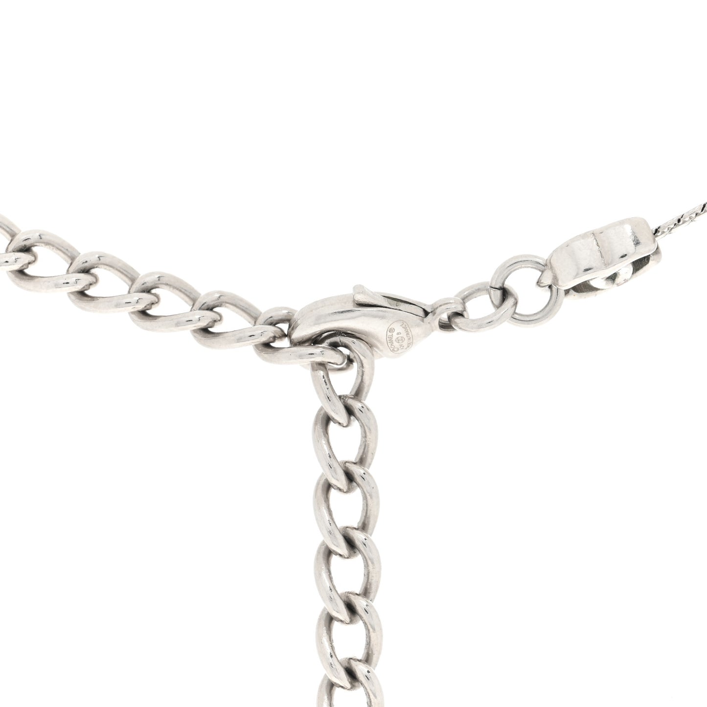 Metal CC Short Chain Necklace Silver