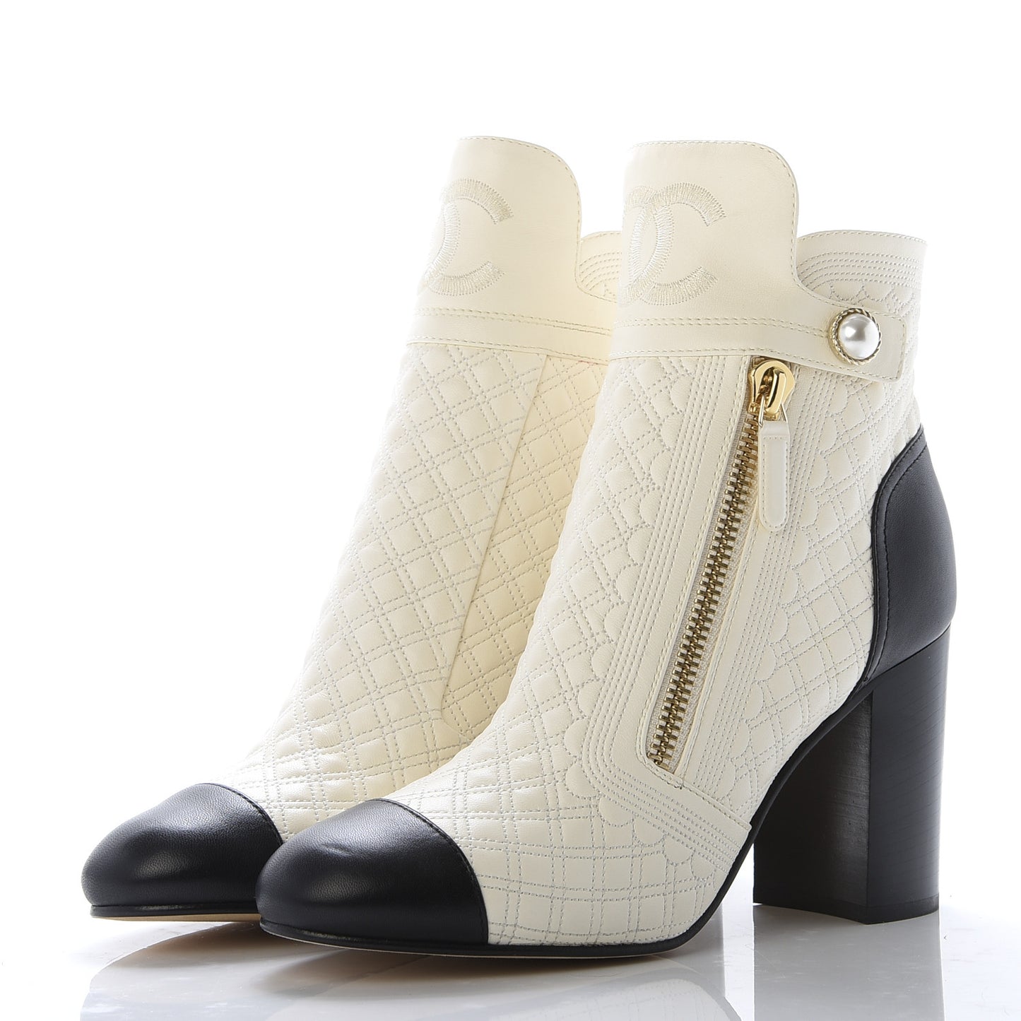 Lambskin Quilted Pearl CC Cap Toe Short Boot 40 Black Ivory