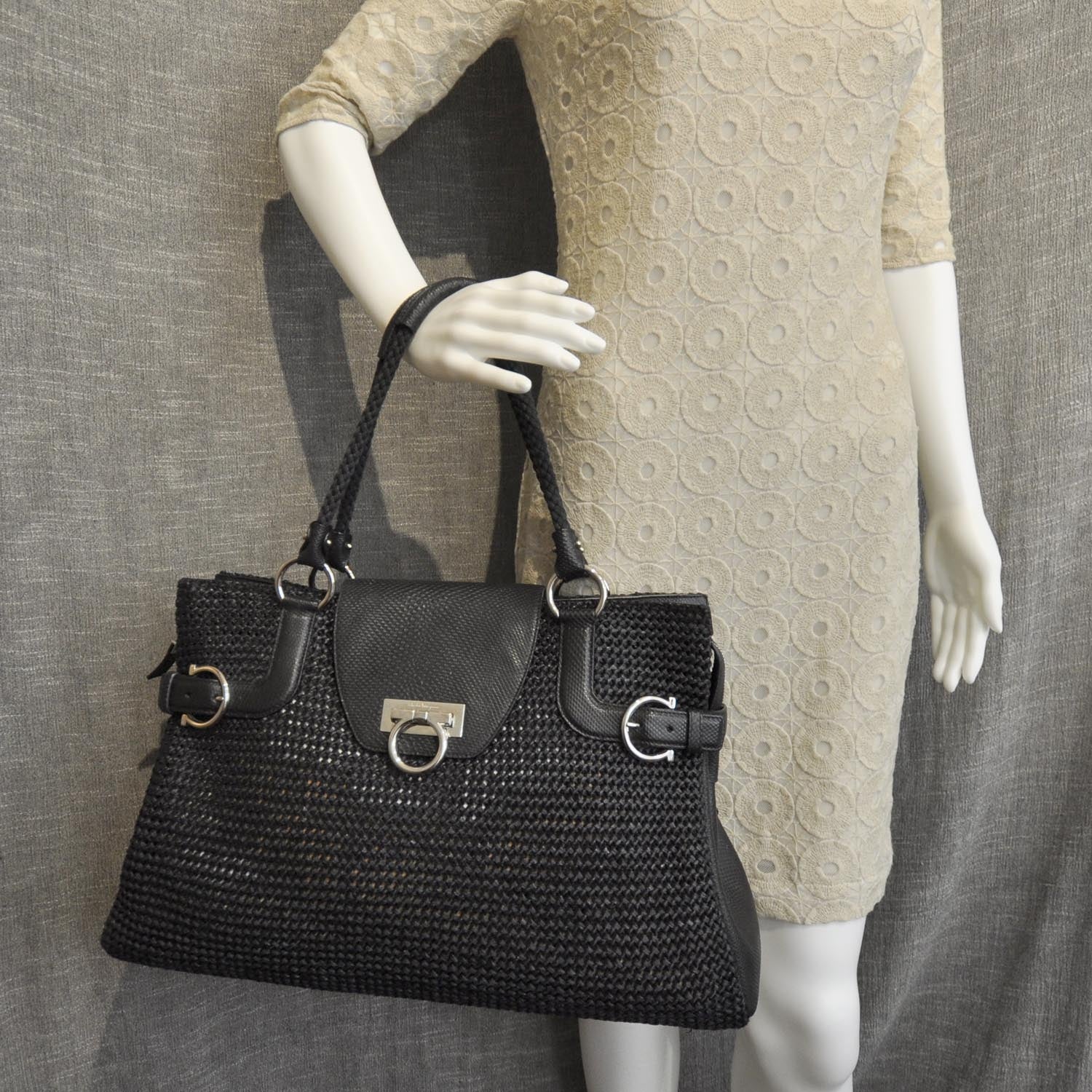 FASHIONPHILE SALVATOREFERRAGAMOLeatherStrawWovenSatchelBlack 2 of 7