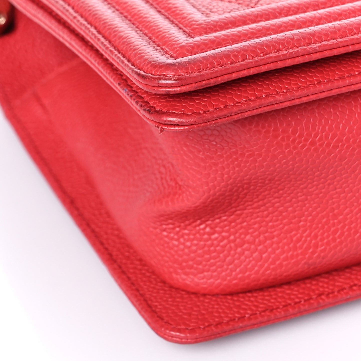 Caviar Quilted Medium Boy Flap Red