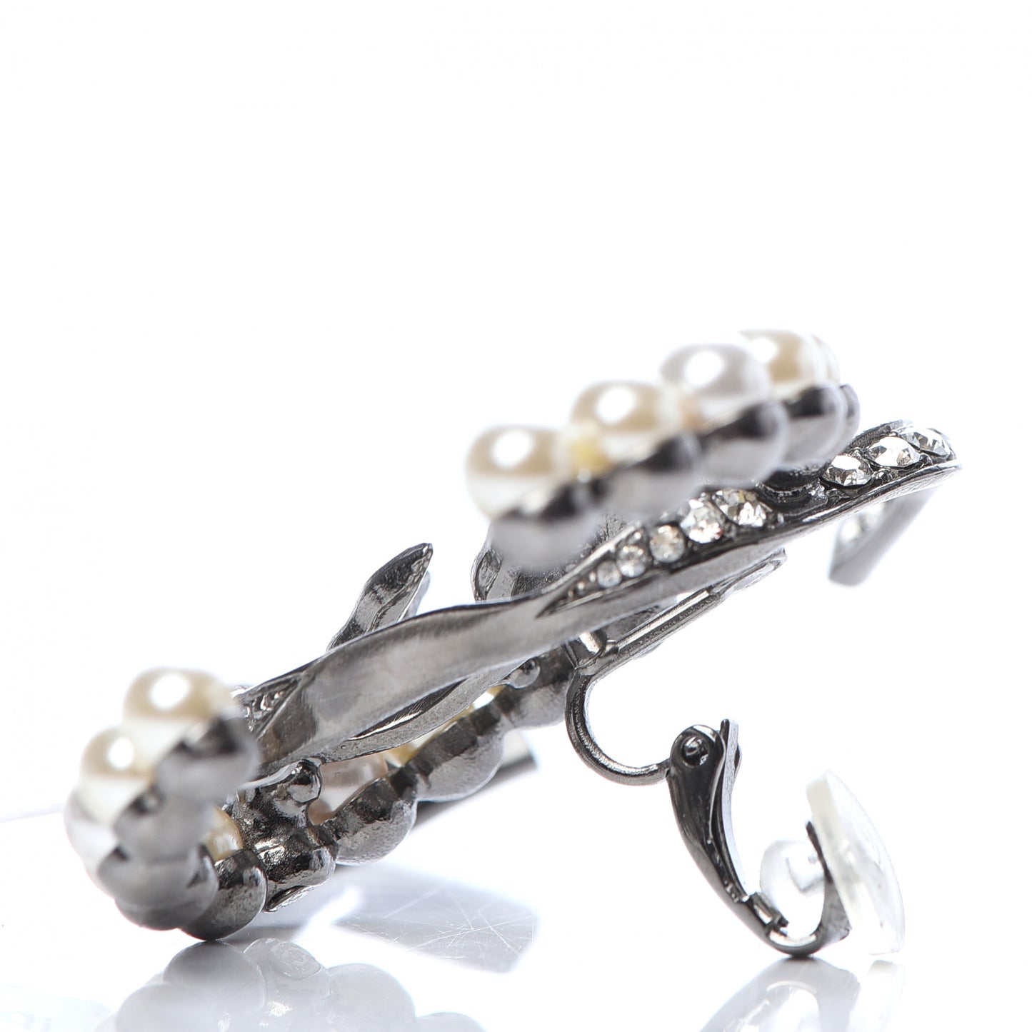 Crystal Pearl CC Single Clip On Earring Silver