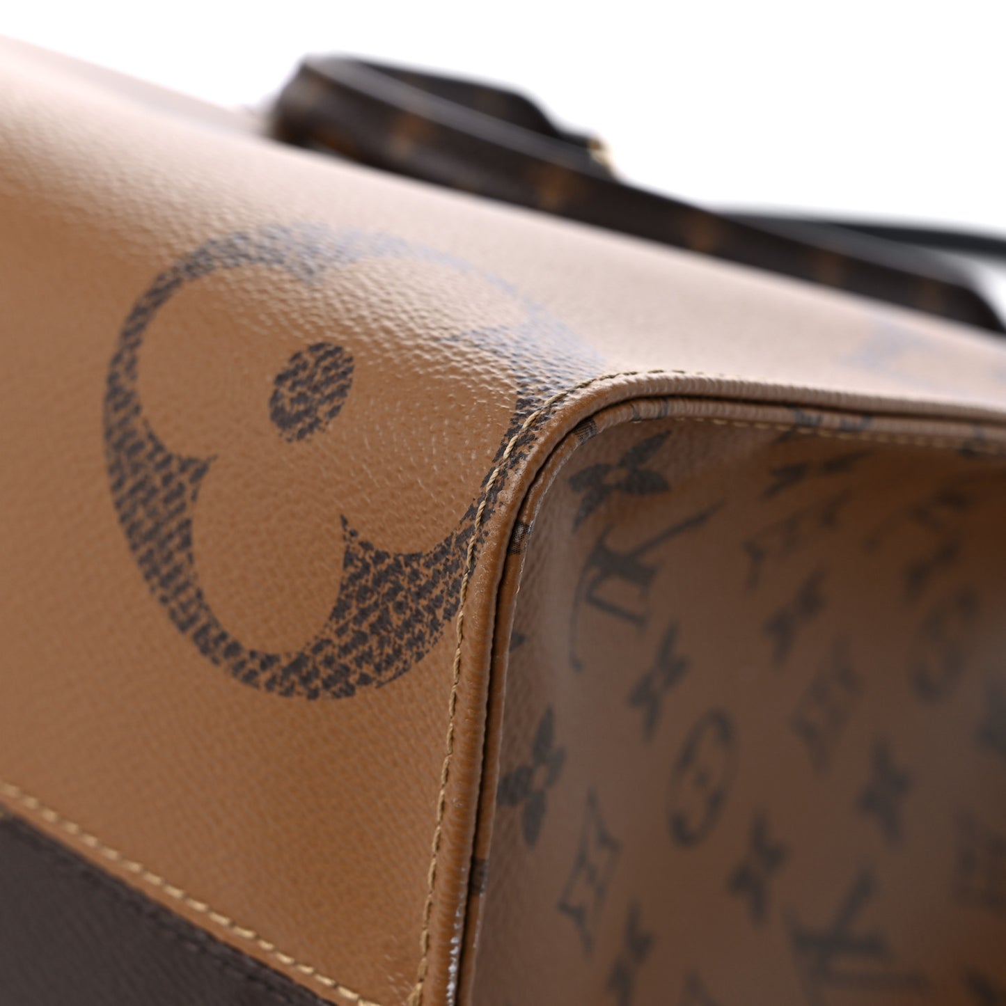 Reverse Monogram Giant Onthego MM