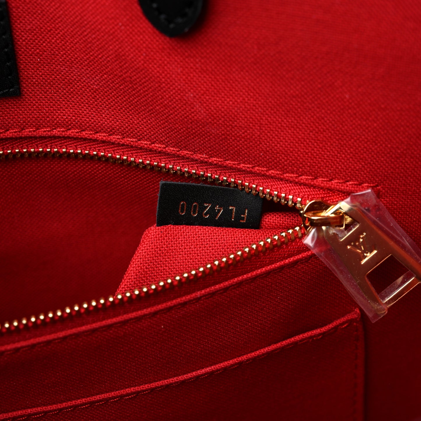 Reverse Monogram Giant Onthego MM