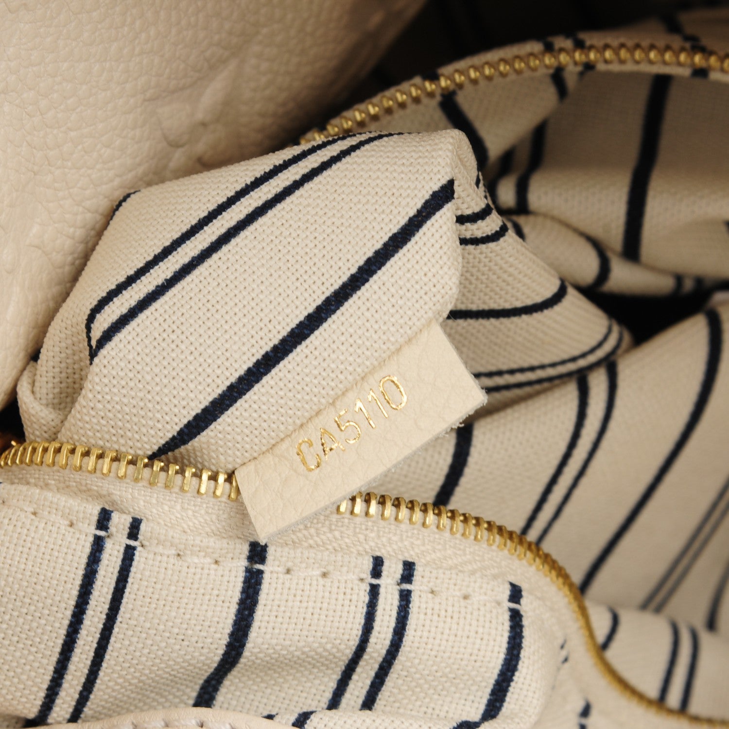 Louis Vuitton Empreinte Artsy MM Neige 7 of 7