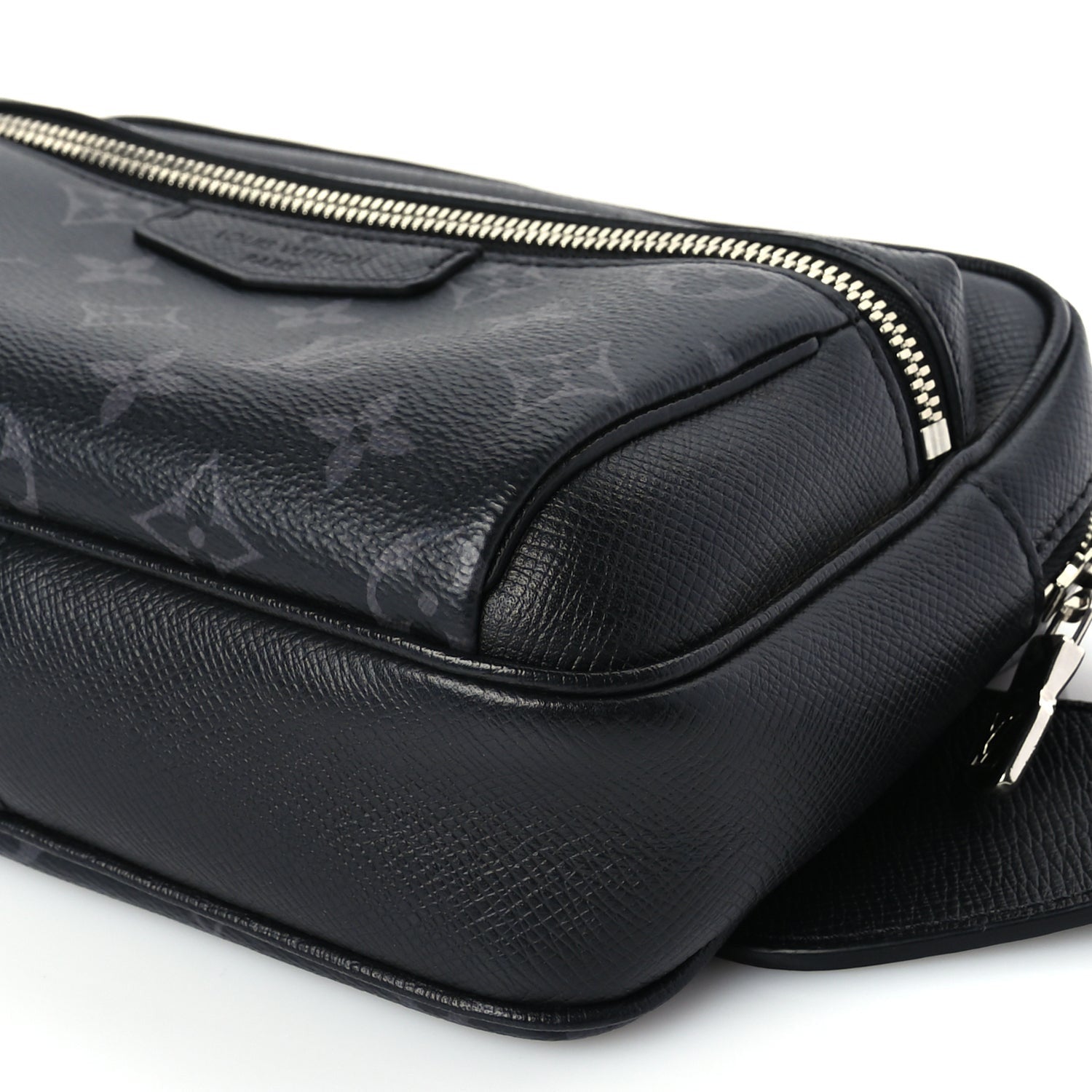 Louis Vuitton Taiga Monogram Eclipse Outdoor Bum Bag 22 of 24