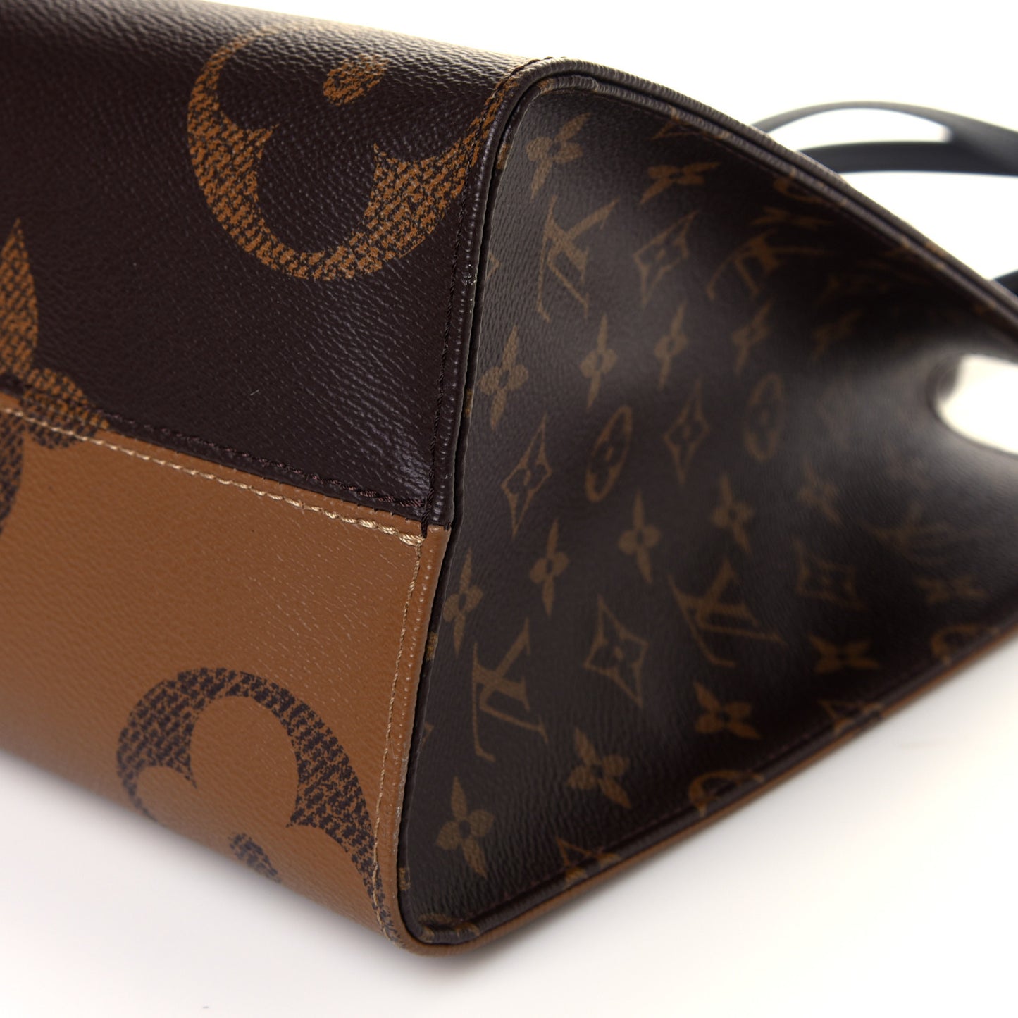 Reverse Monogram Giant Onthego MM