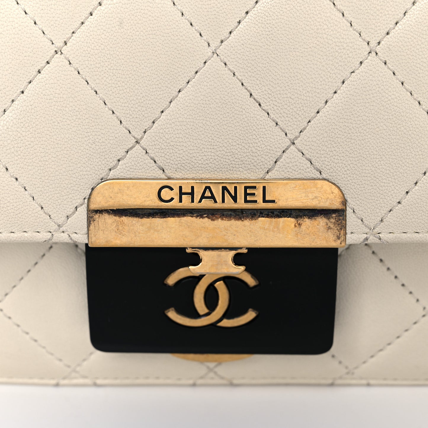 Sheepskin Quilted Mini Beauty Lock Flap White
