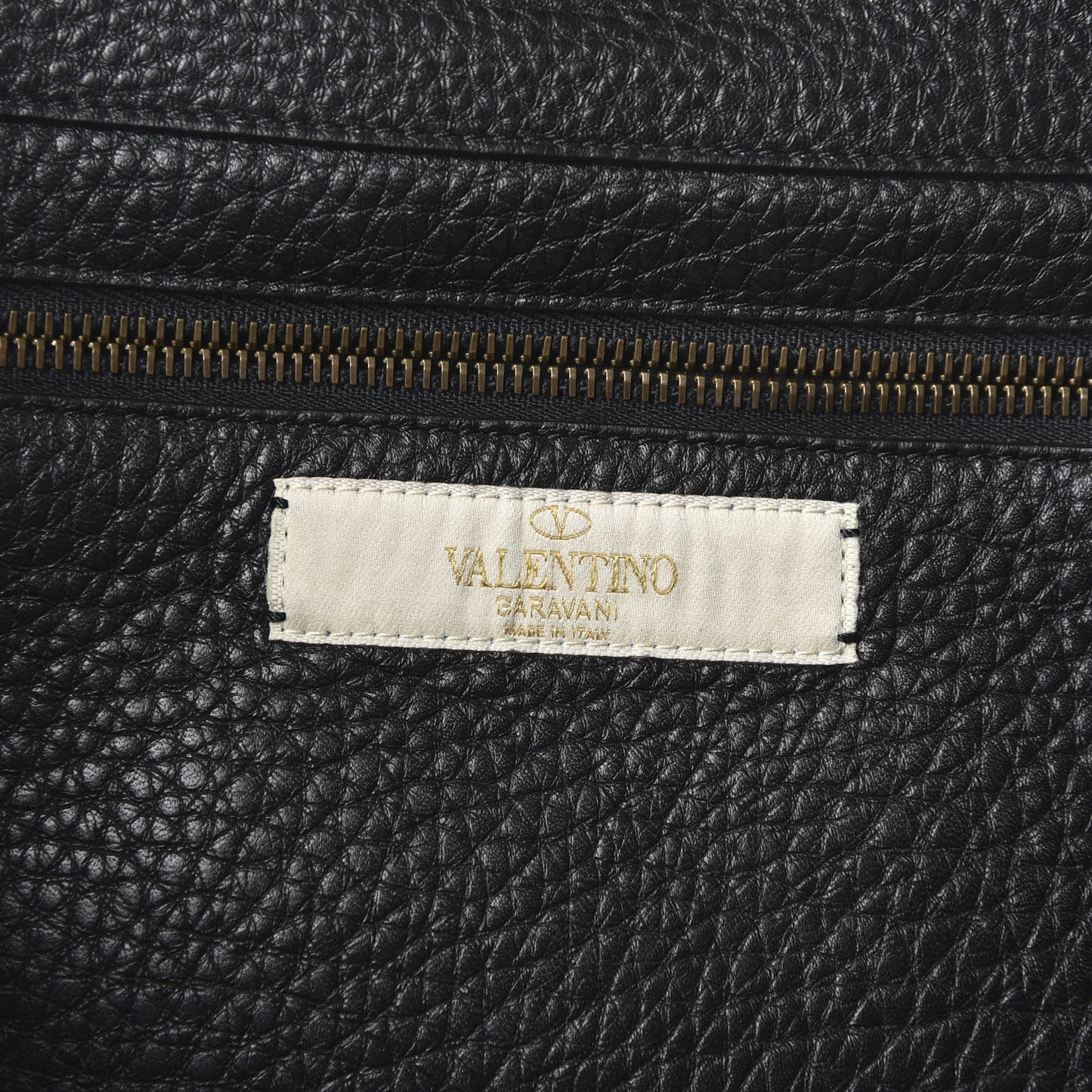 Pebbled Calfskin Beaded Medium Rockstud Tote Black