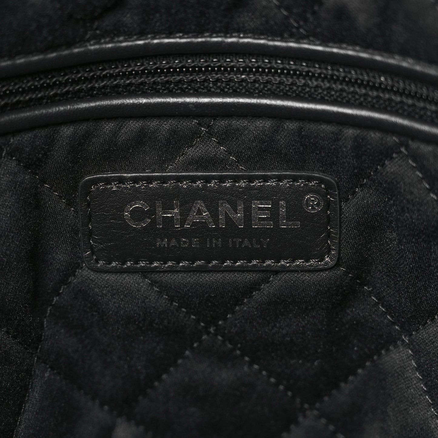 Shiny Calfskin Quilted Small  22 Black