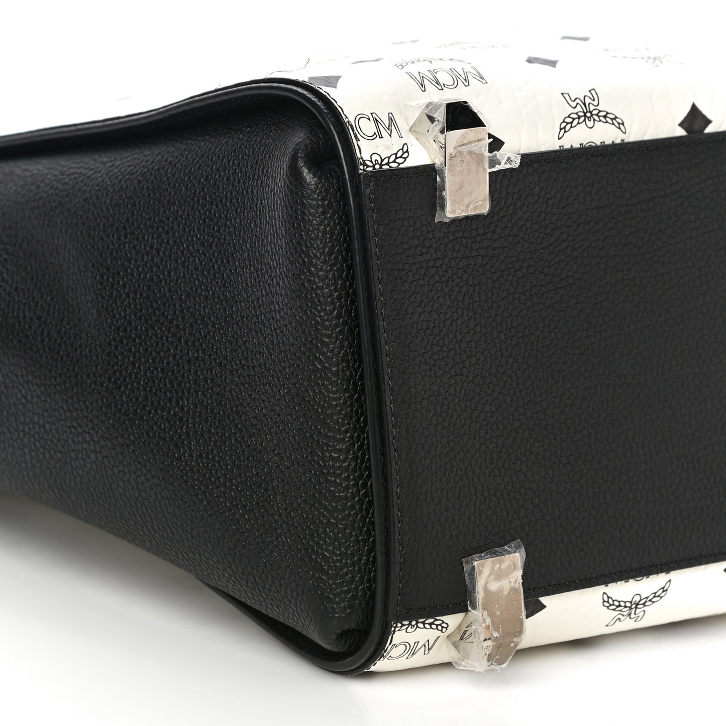 Visetos Medium Corina Shoulder Bag White