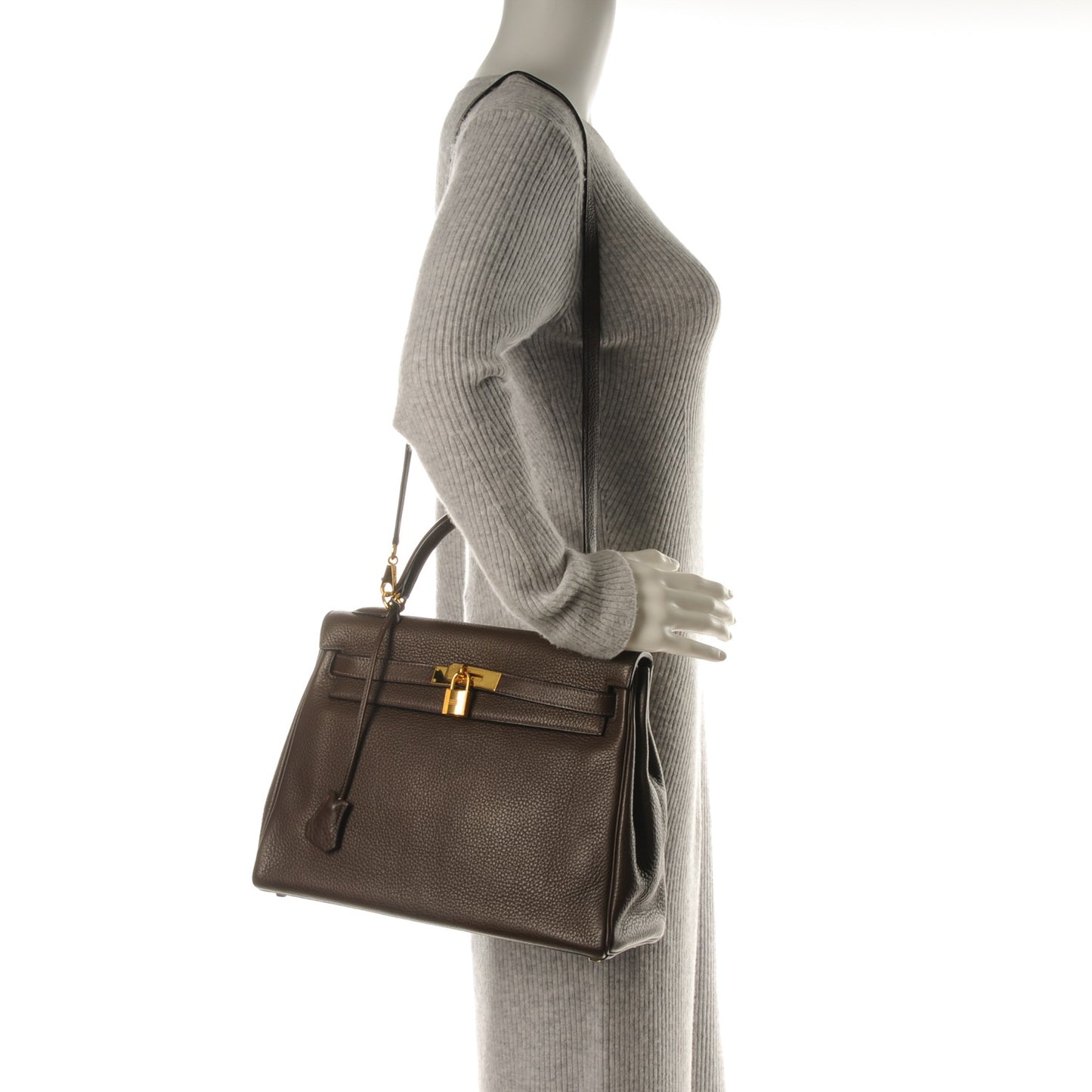 Taurillon Clemence Kelly Retourne 32 Cafe