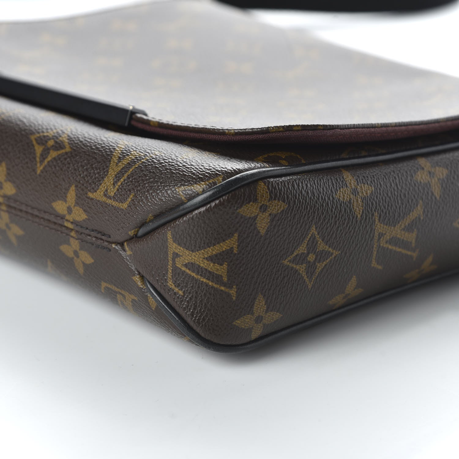 Louis Vuitton Monogram Macassar District PM 7 of 10