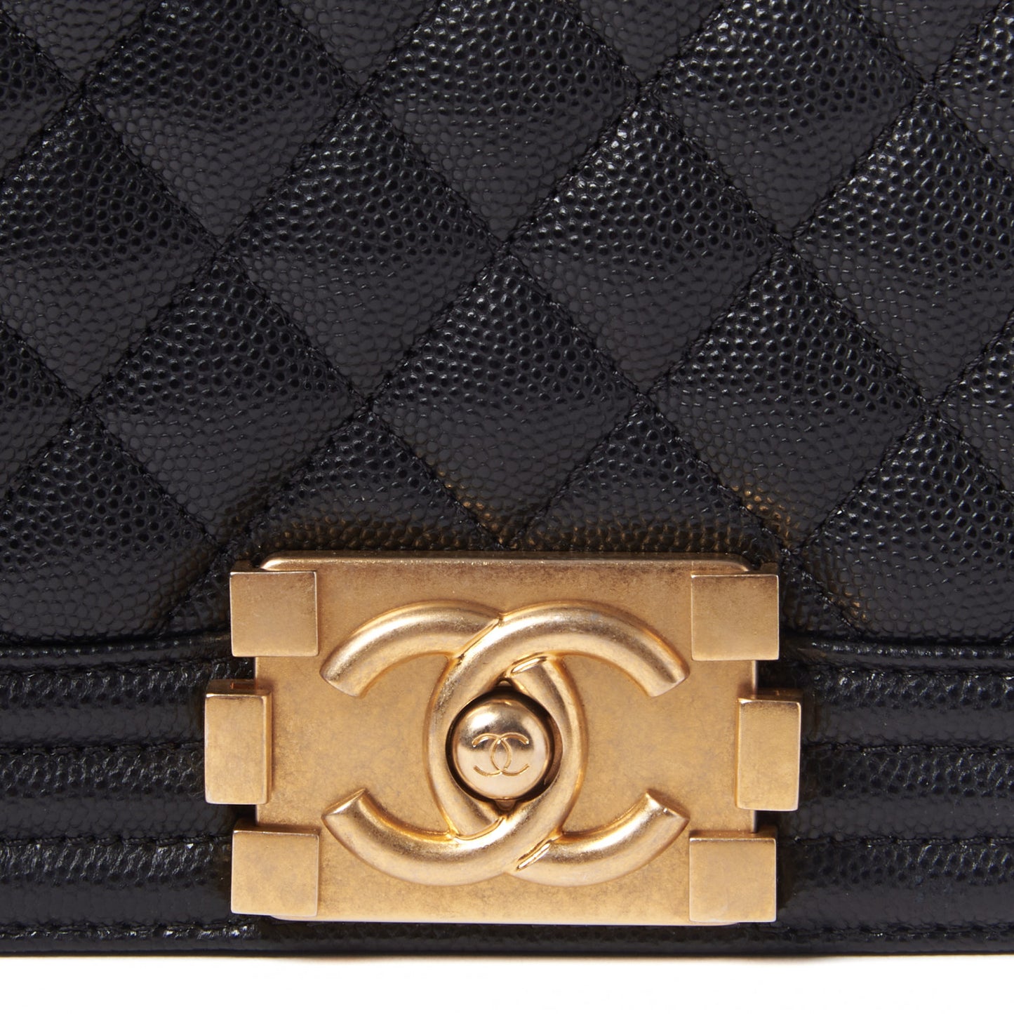 Caviar Quilted Medium Boy Flap Black