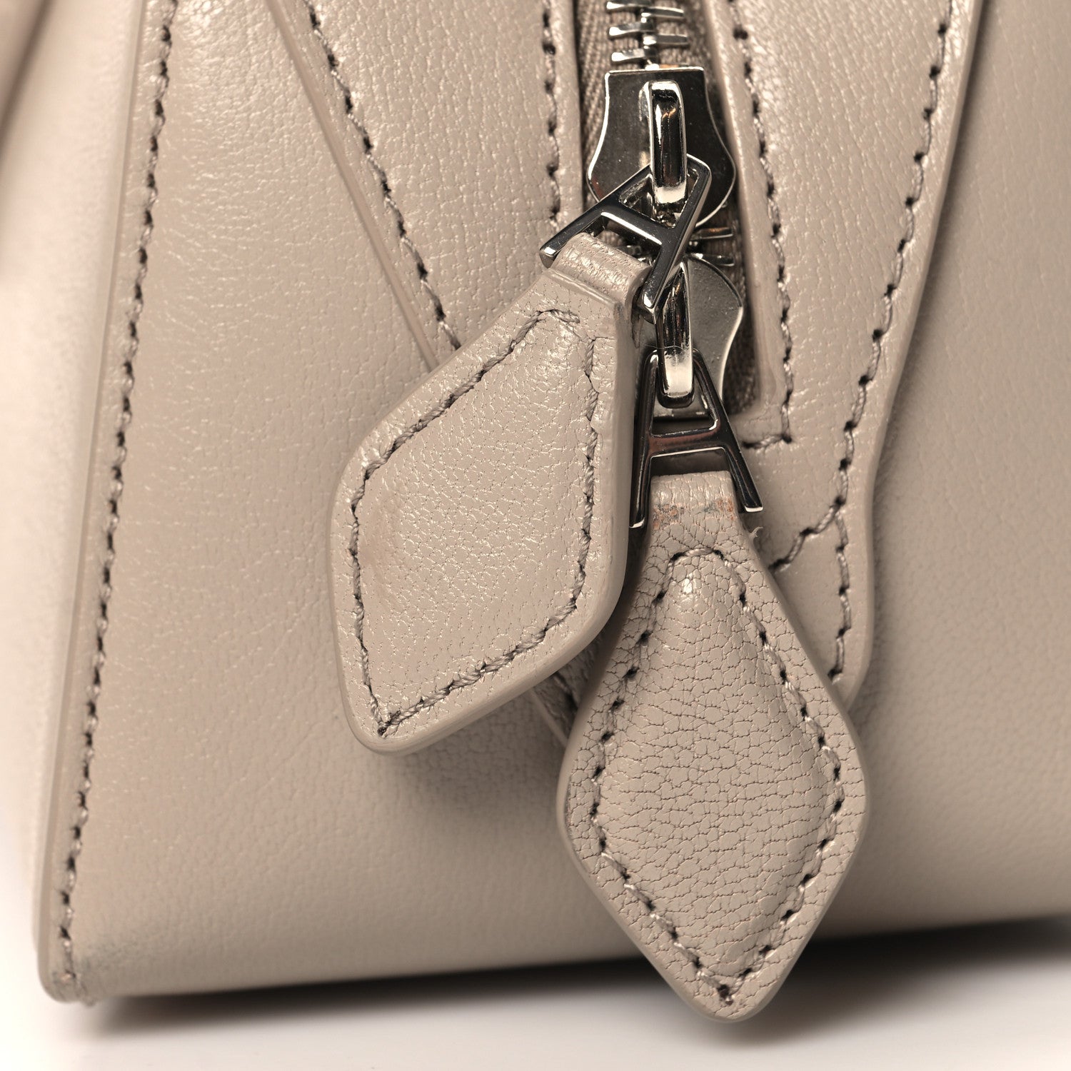 Alaia Shiny Goatskin Medium Le Teckel Bag Grege 12 of 12