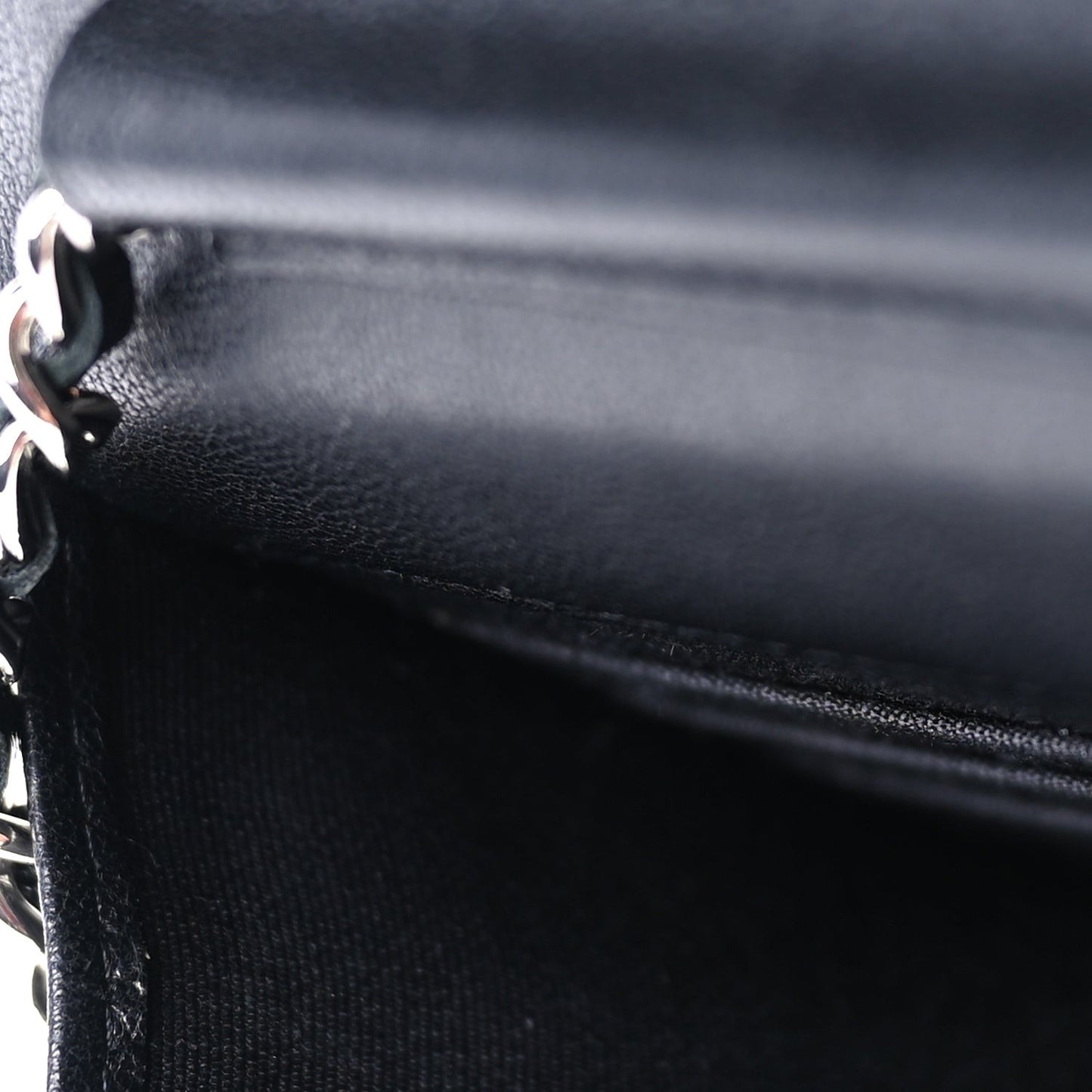 Sheepskin Chevron Wallet On Chain WOC Black