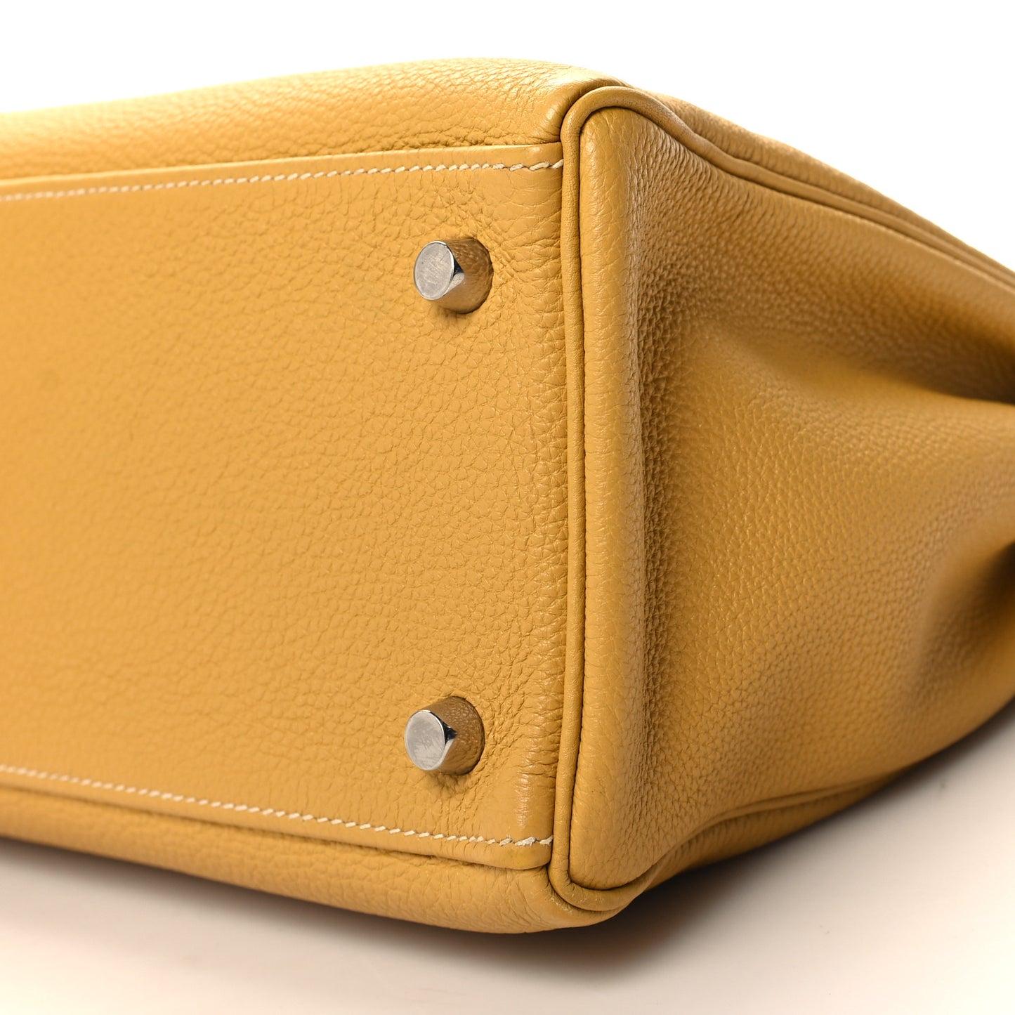 Togo Kelly Retourne 28 Curry