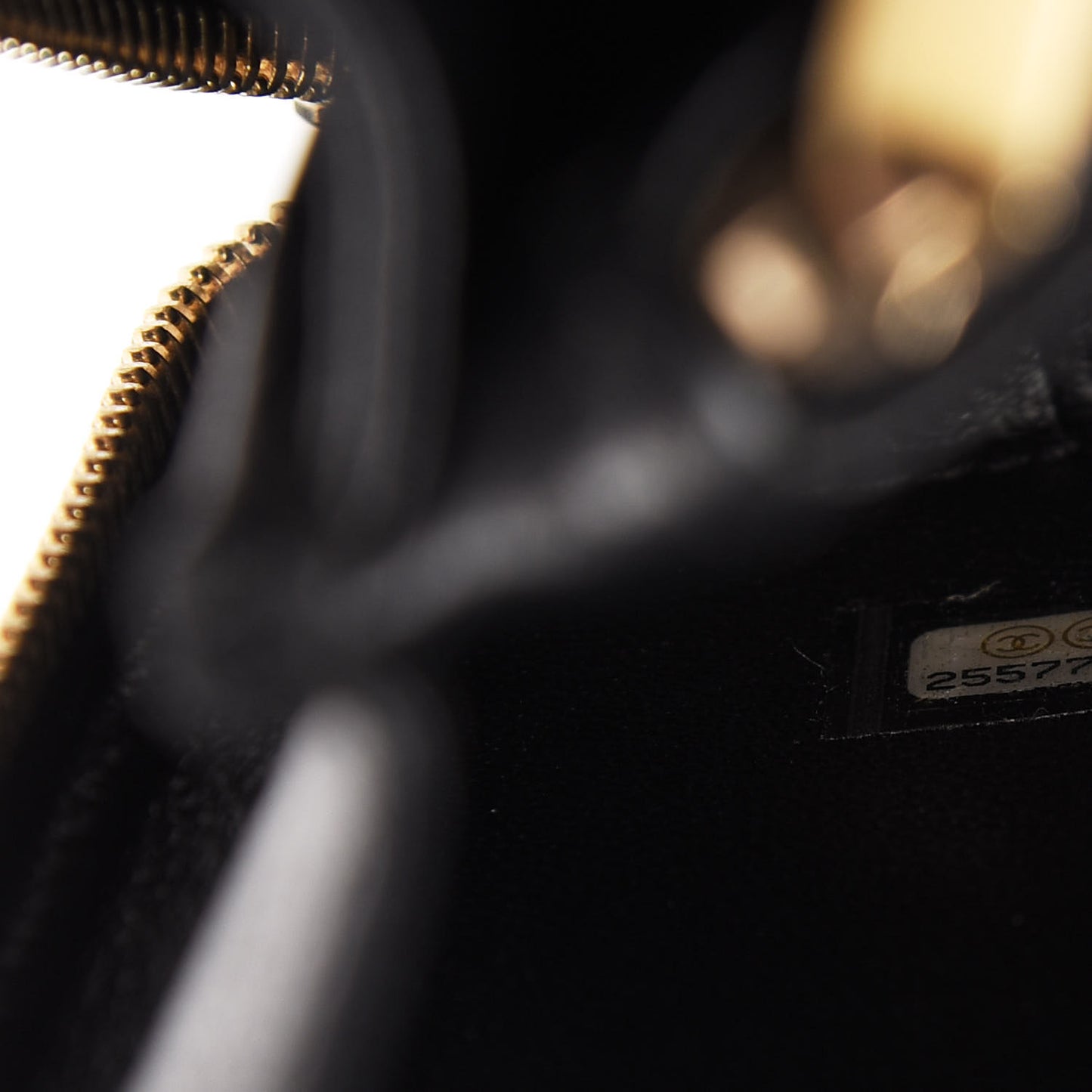 Caviar Quilted Medium CC Filigree Vanity Case Black