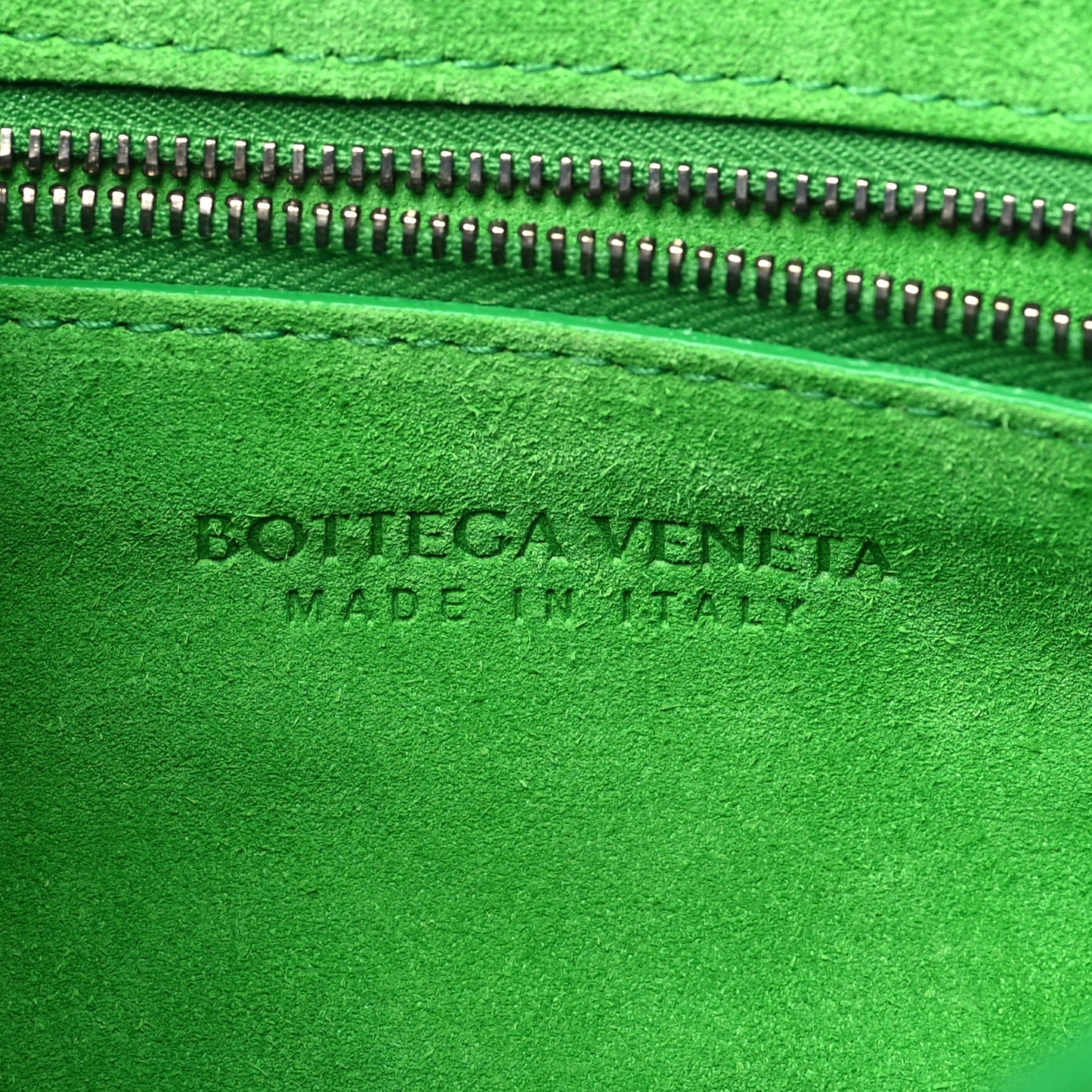 Grained Calfskin Maxi Intrecciato Cassette Crossbody Bag Pistachio