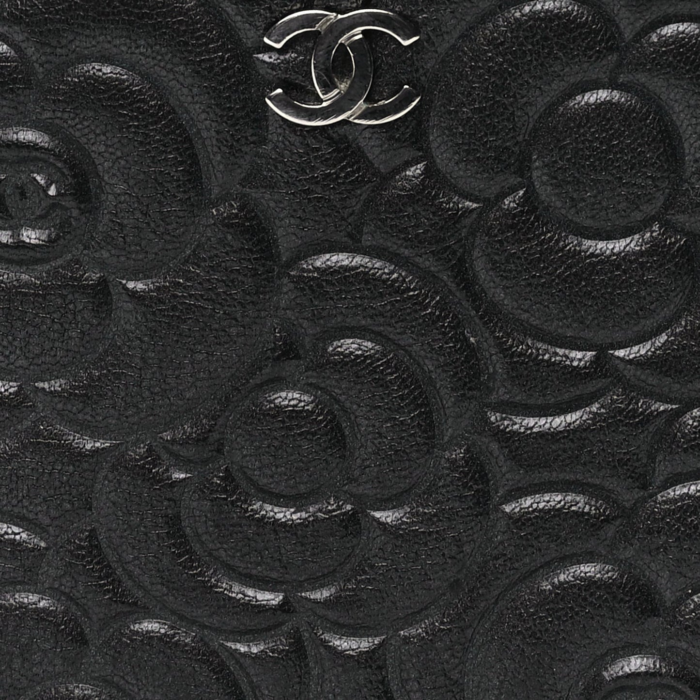 Goatskin Camellia Quilted Round Clutch With Chain Anthracite
