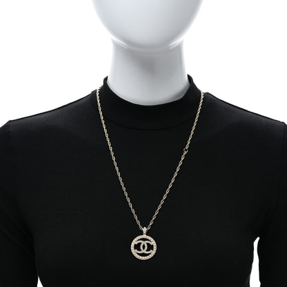 Chanel Pearl CC Round Pendant Necklace Gold 2 of 4