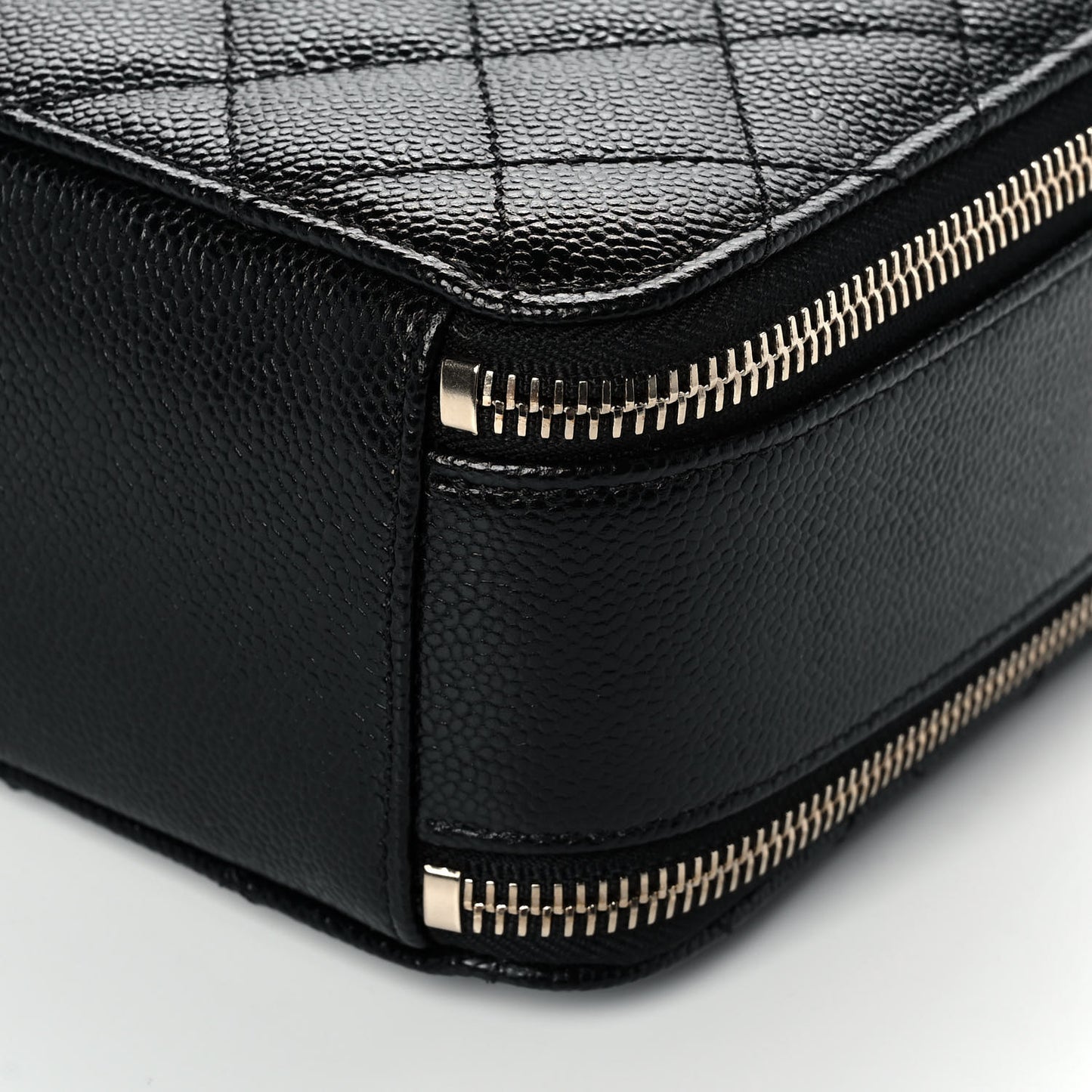Caviar Quilted Small Pick Me Up Vanity Case Black