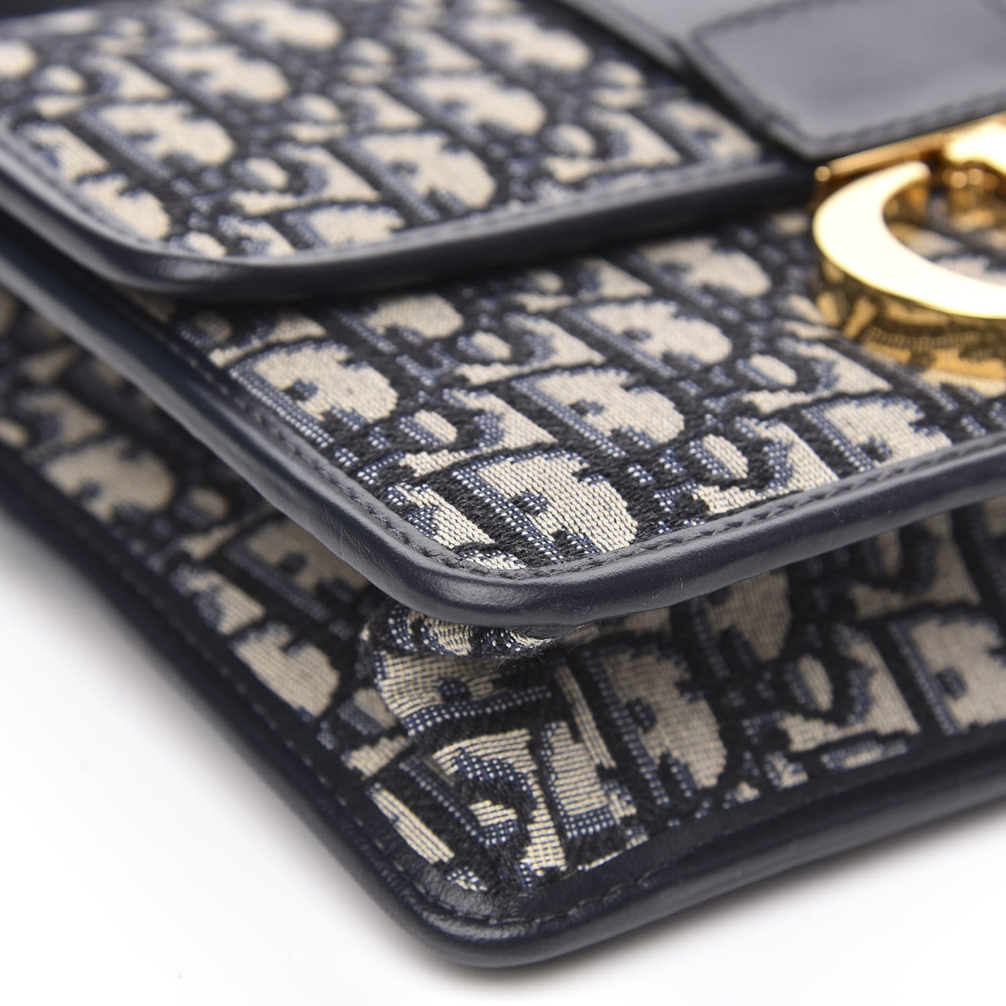 Oblique 30 Montaigne Flap Bag Blue