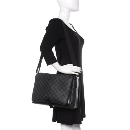 Louis Vuitton Damier Graphite Skyline Messenger MM 2 of 9