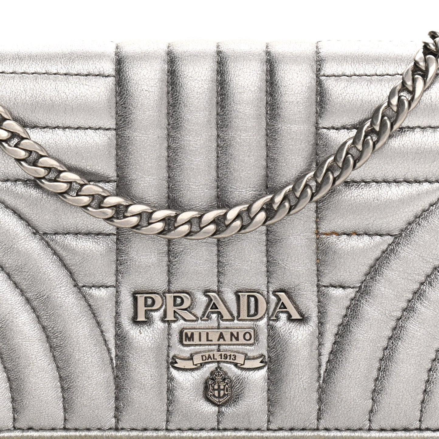 Metallic Nappa Impunture Diagramme Chain Wallet Cromo