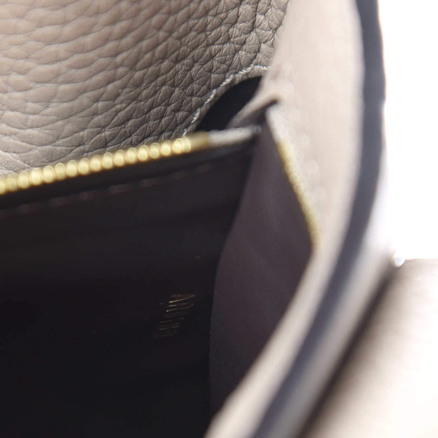 Louis Vuitton Taurillon Capucines BB Galet 6 of 11