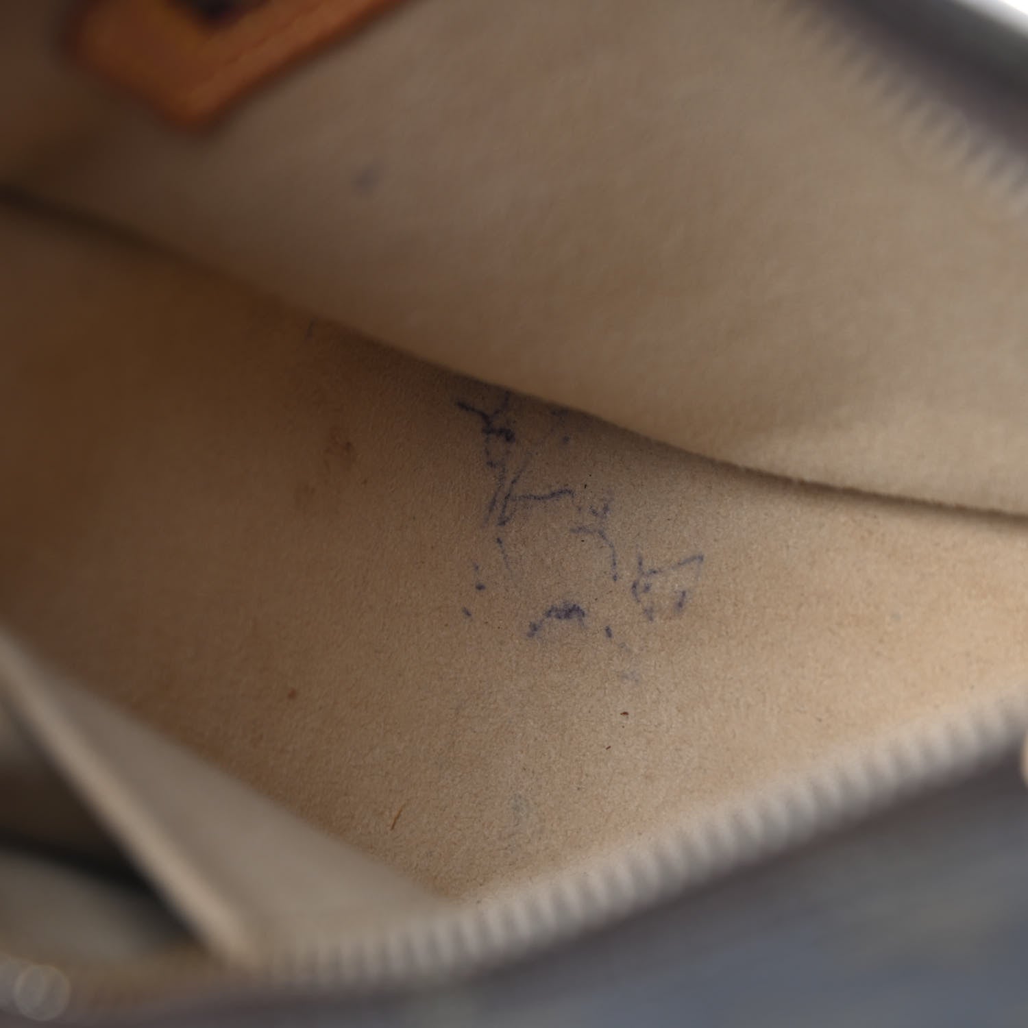 Louis Vuitton Monogram Looping MM 14 of 20