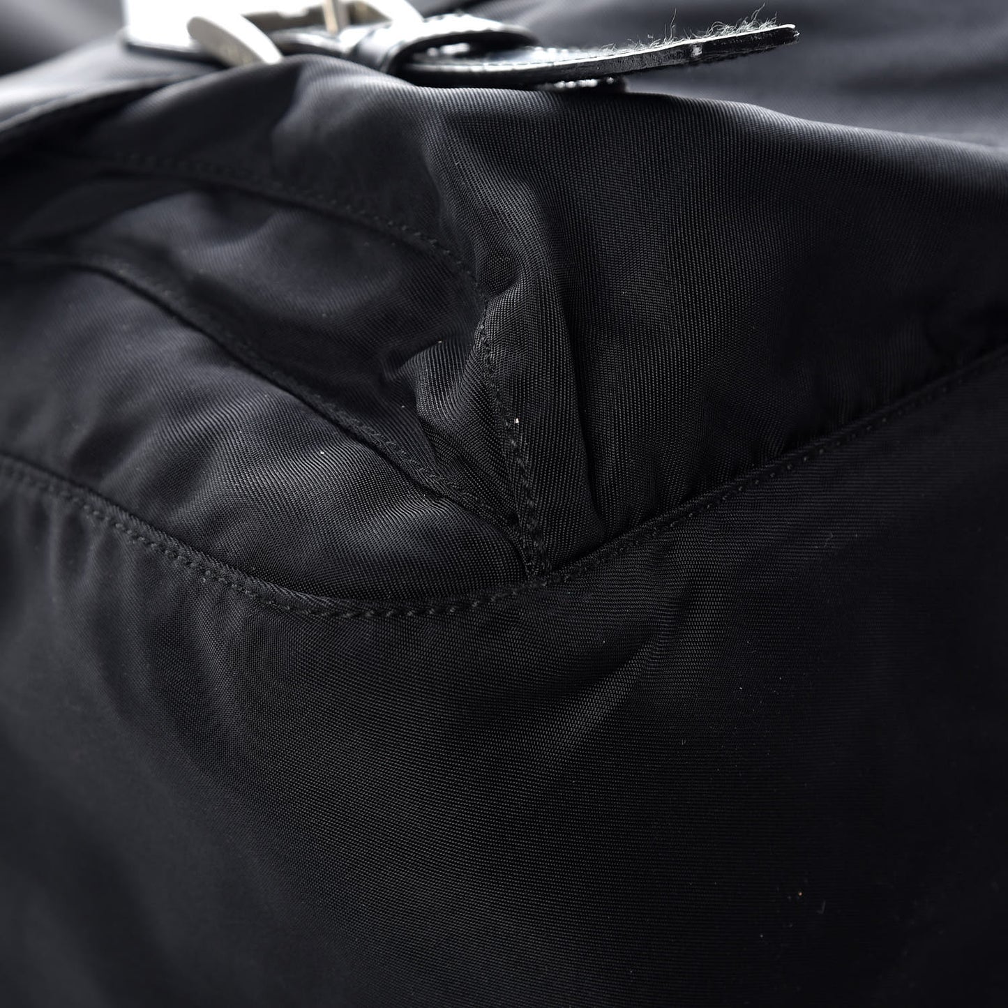 Nylon Vela Messenger Bag Black