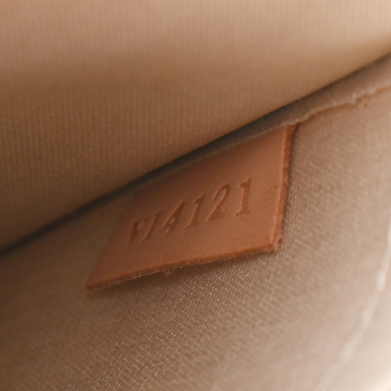 Louis Vuitton Vernis Brea MM Blanc Corail 7 of 9