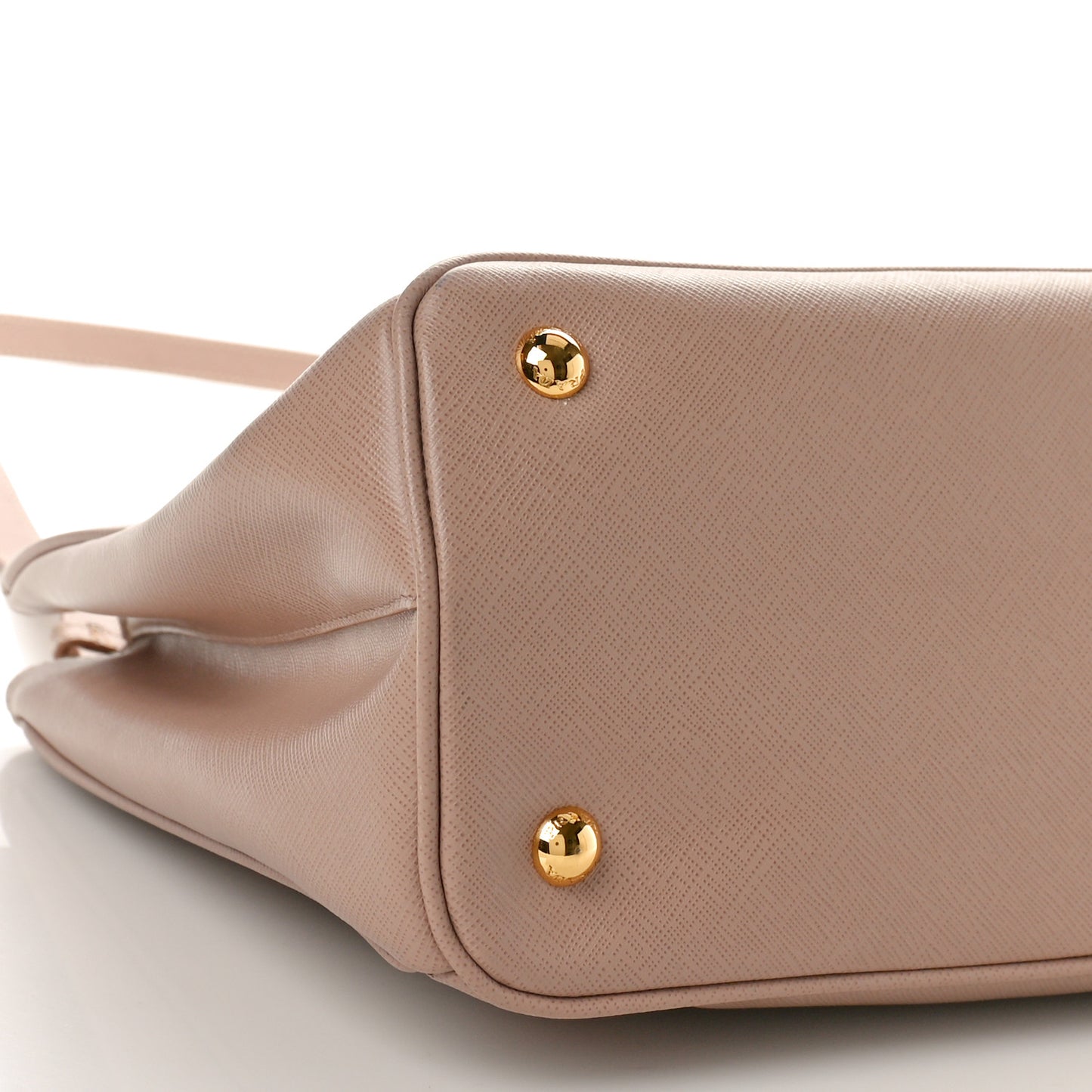 Saffiano Medium Galleria Double Zip Tote Cammeo