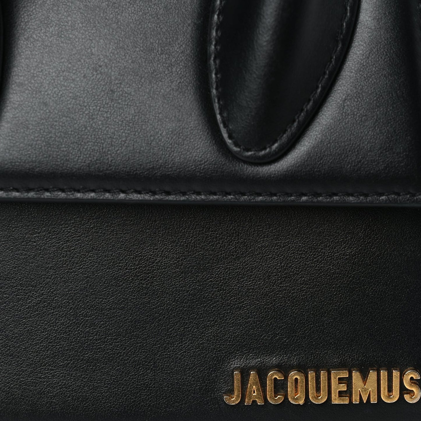 Smooth Calfskin Le Chiquito Moyen Black