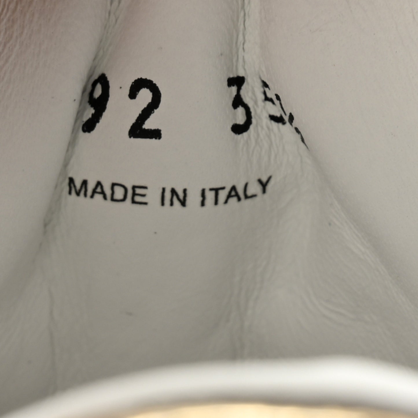 Vitello Metallic Calfskin Metal Triangle Logo Womens Downtown Low Top 30mm Sneakers 35.5 White Platino