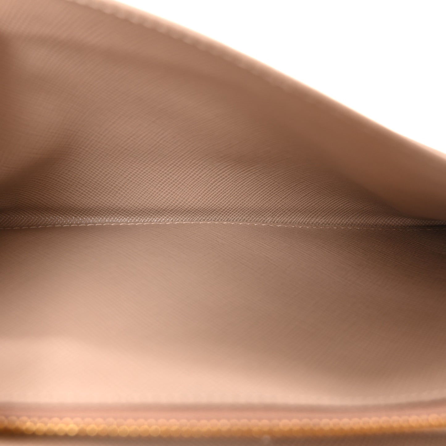 Saffiano Metal Oro Chain Wallet Cammeo
