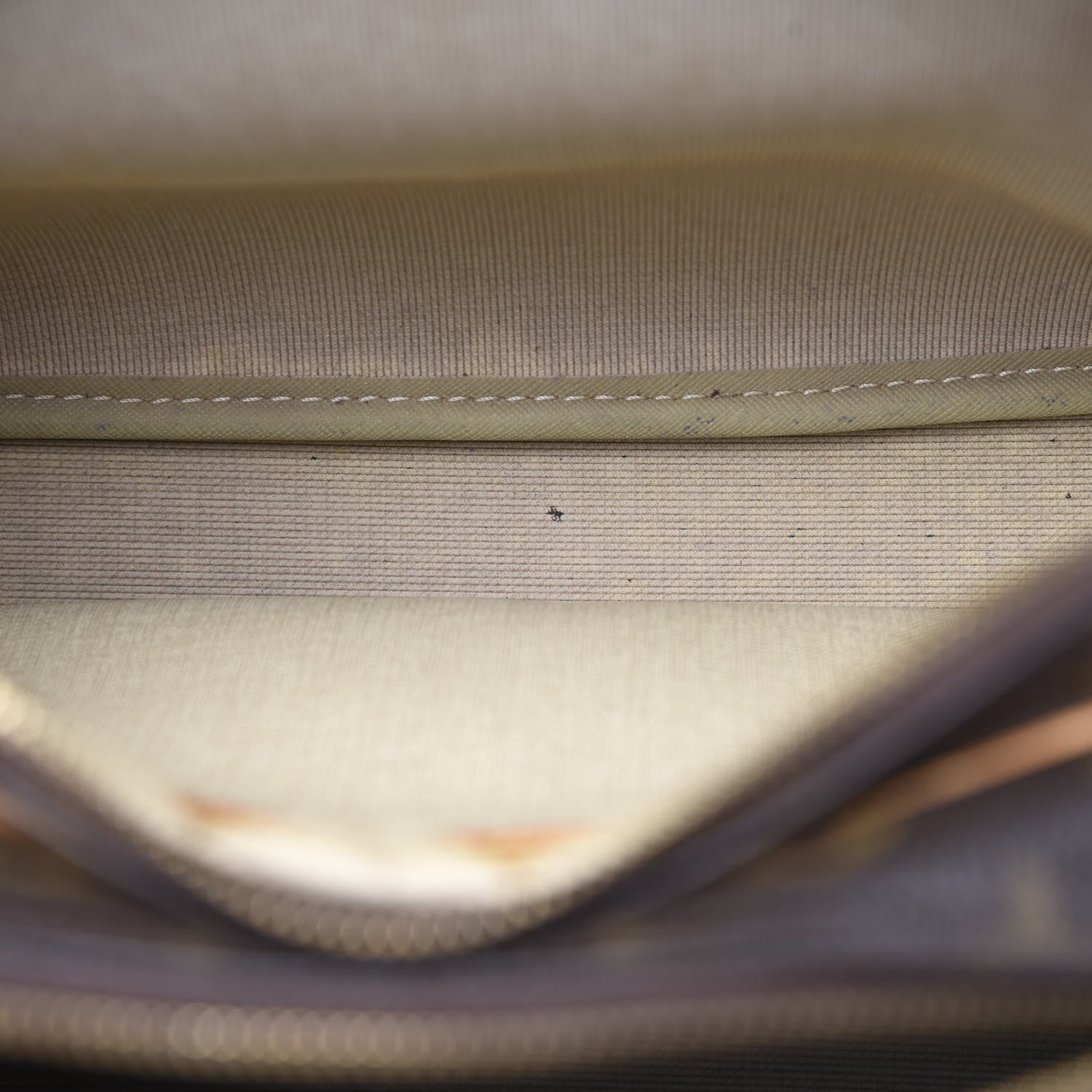 Louis Vuitton Monogram Reporter PM 9 of 14