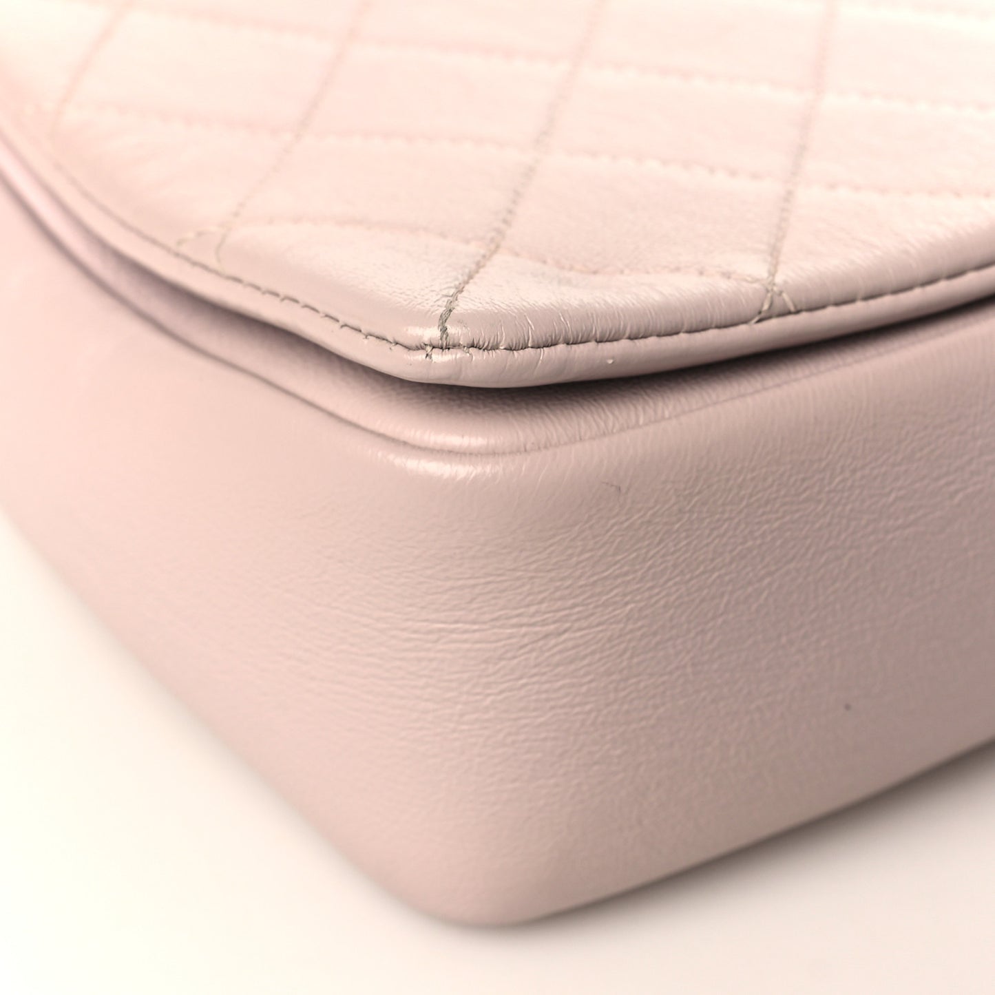 Shiny Lambskin Quilted Medium Fashion Therapy Flap Bag Lilac